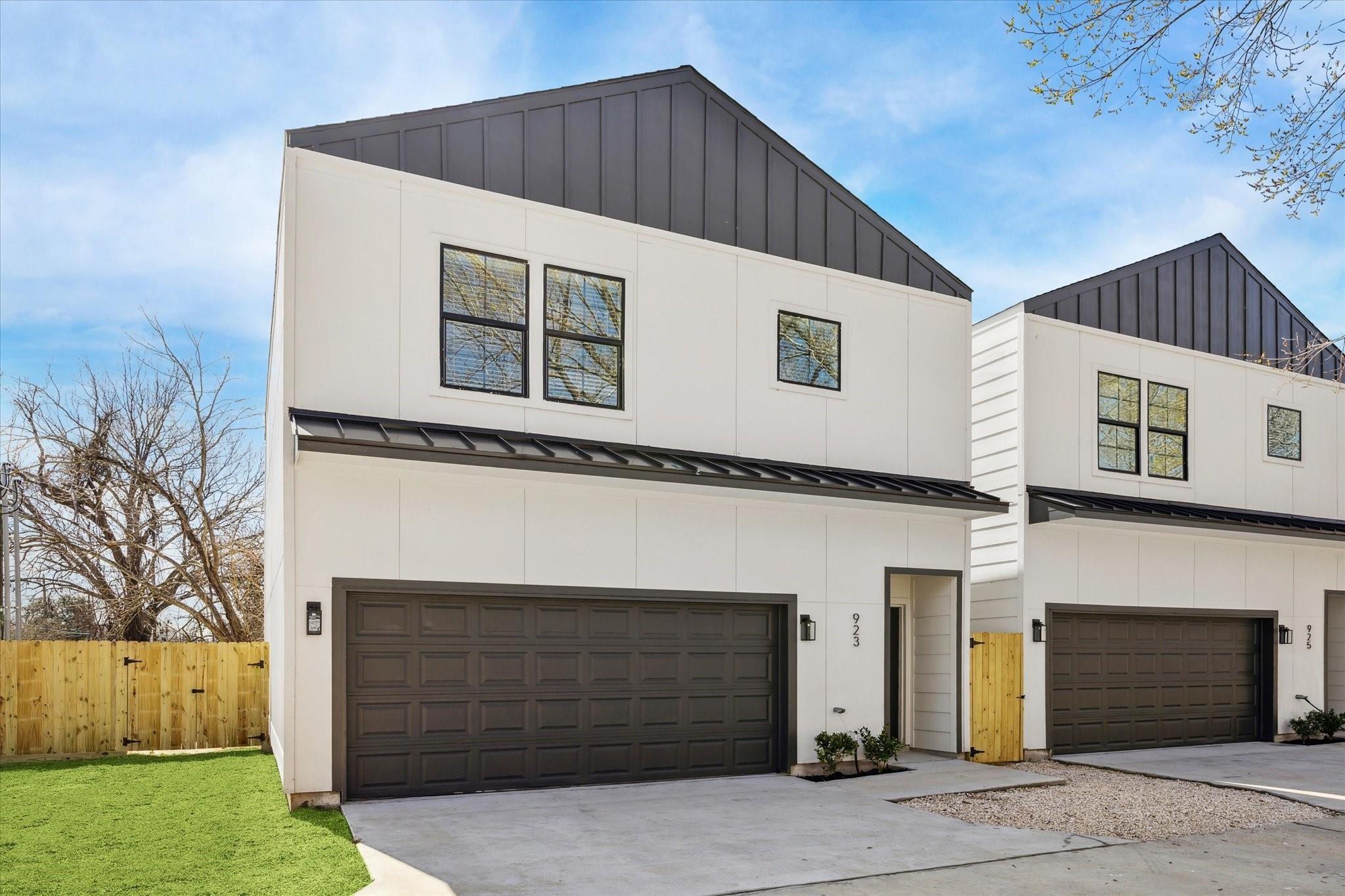 927 Bianco Ln, Houston, TX 77091