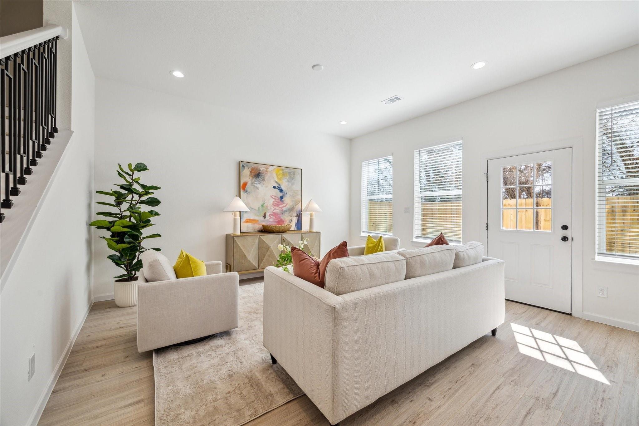 927 Bianco Ln, Houston, TX 77091 photo