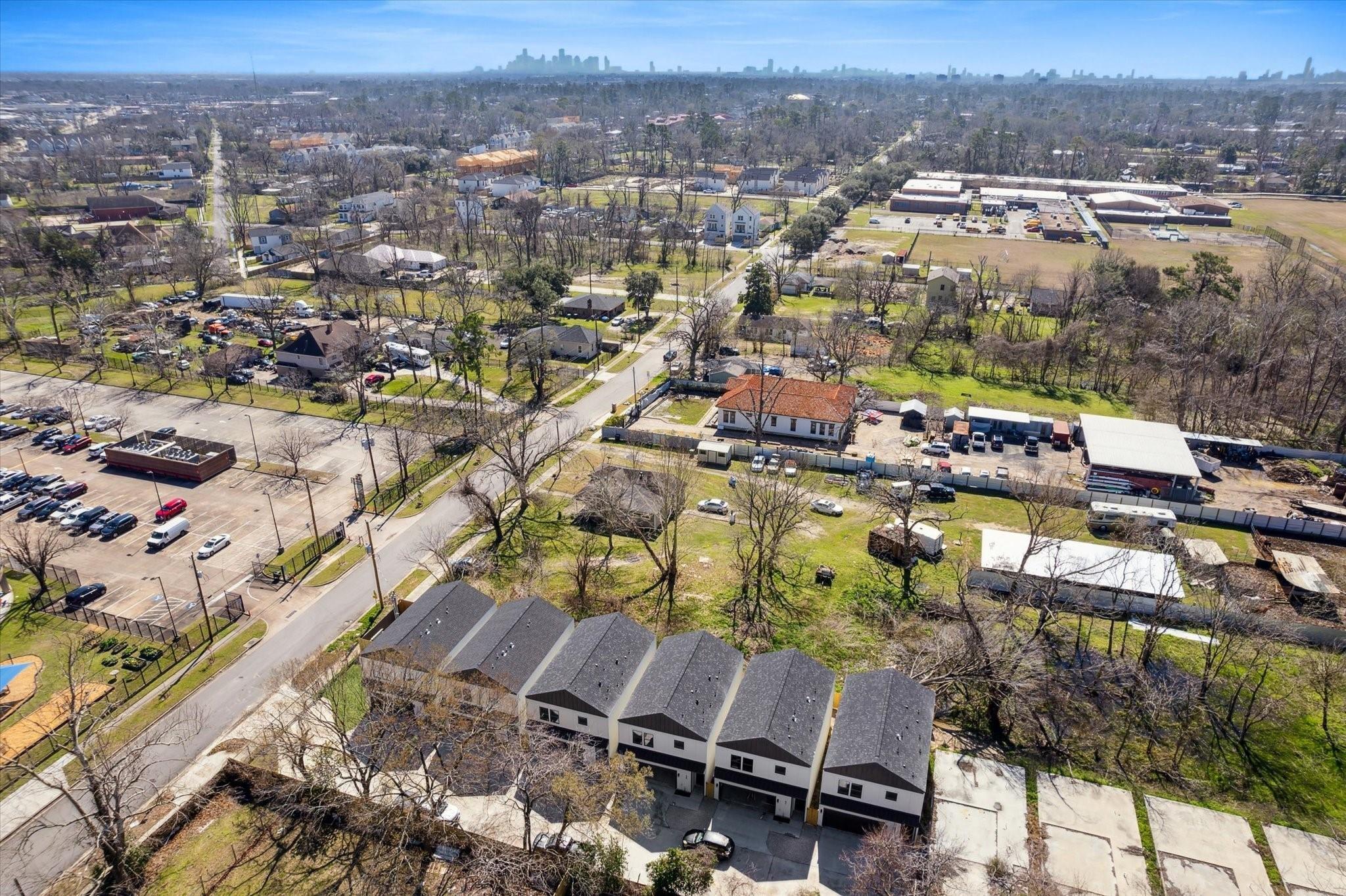 927 Bianco Ln, Houston, TX 77091 photo