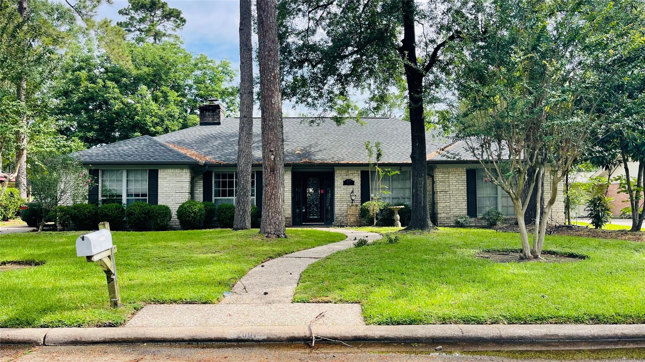 2007 River Falls Dr, Houston, TX 77339