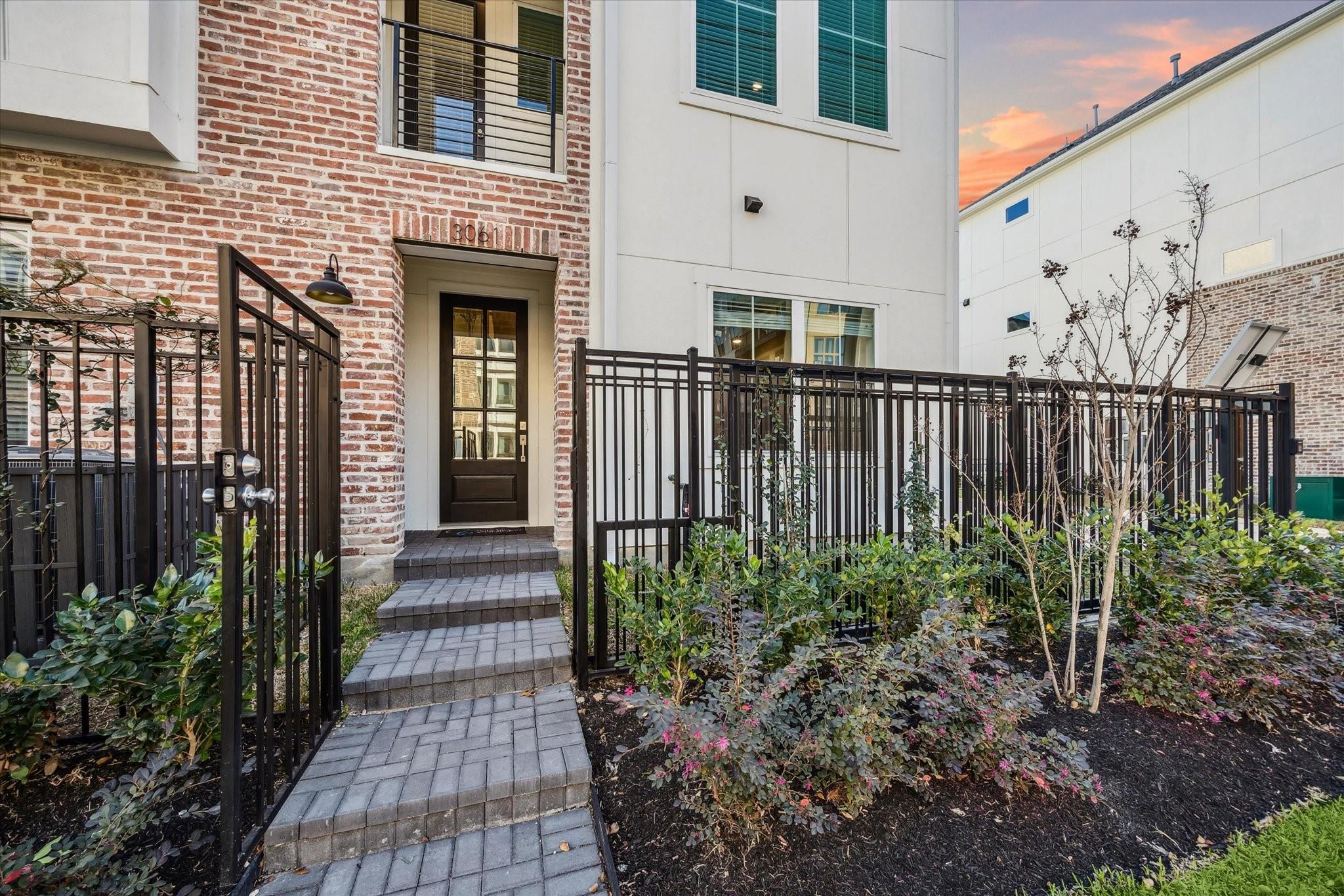 3083 Hicks St, Houston, TX 77007