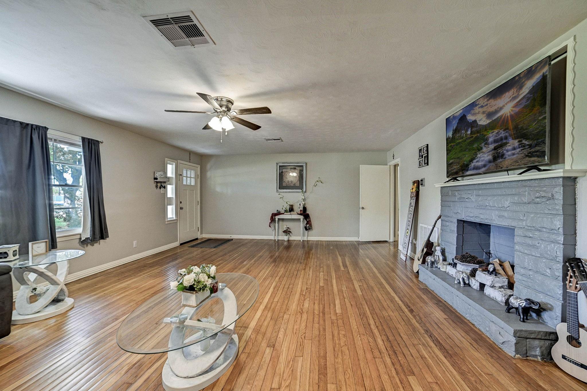 1 4 Ave, Texas City, TX 77590