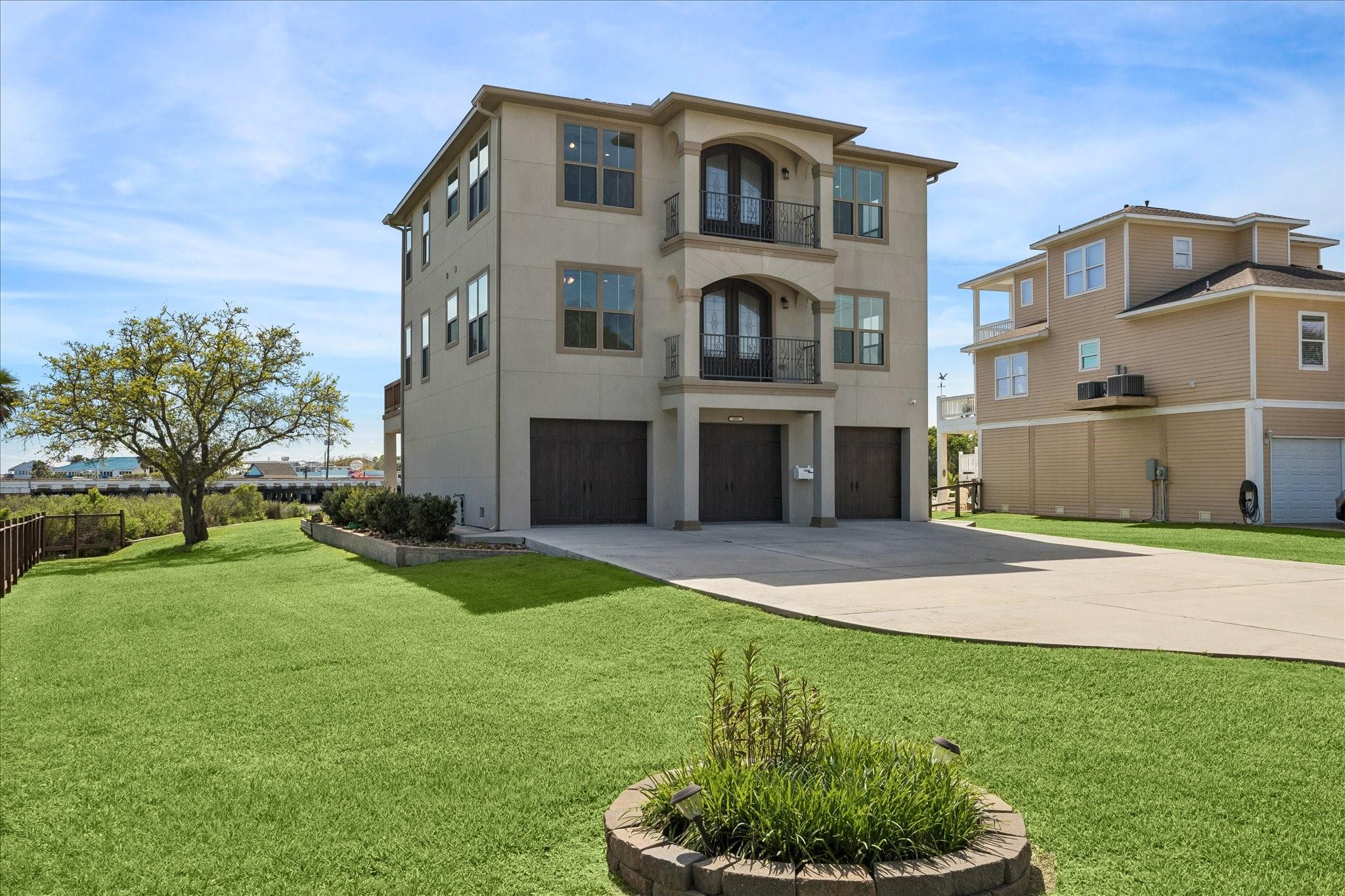 2001 Oceanview Dr, Seabrook, TX 77586 photo