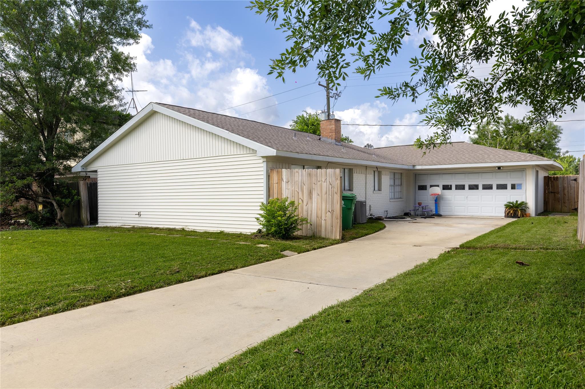 11106 Sagehill Dr, Houston, TX 77089