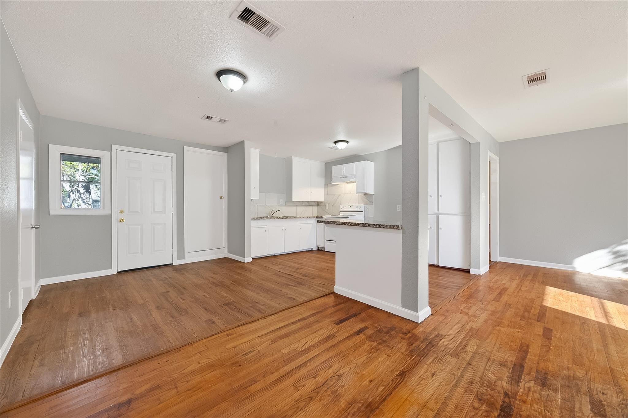 6127 Beldart St, Houston, TX 77033 photo