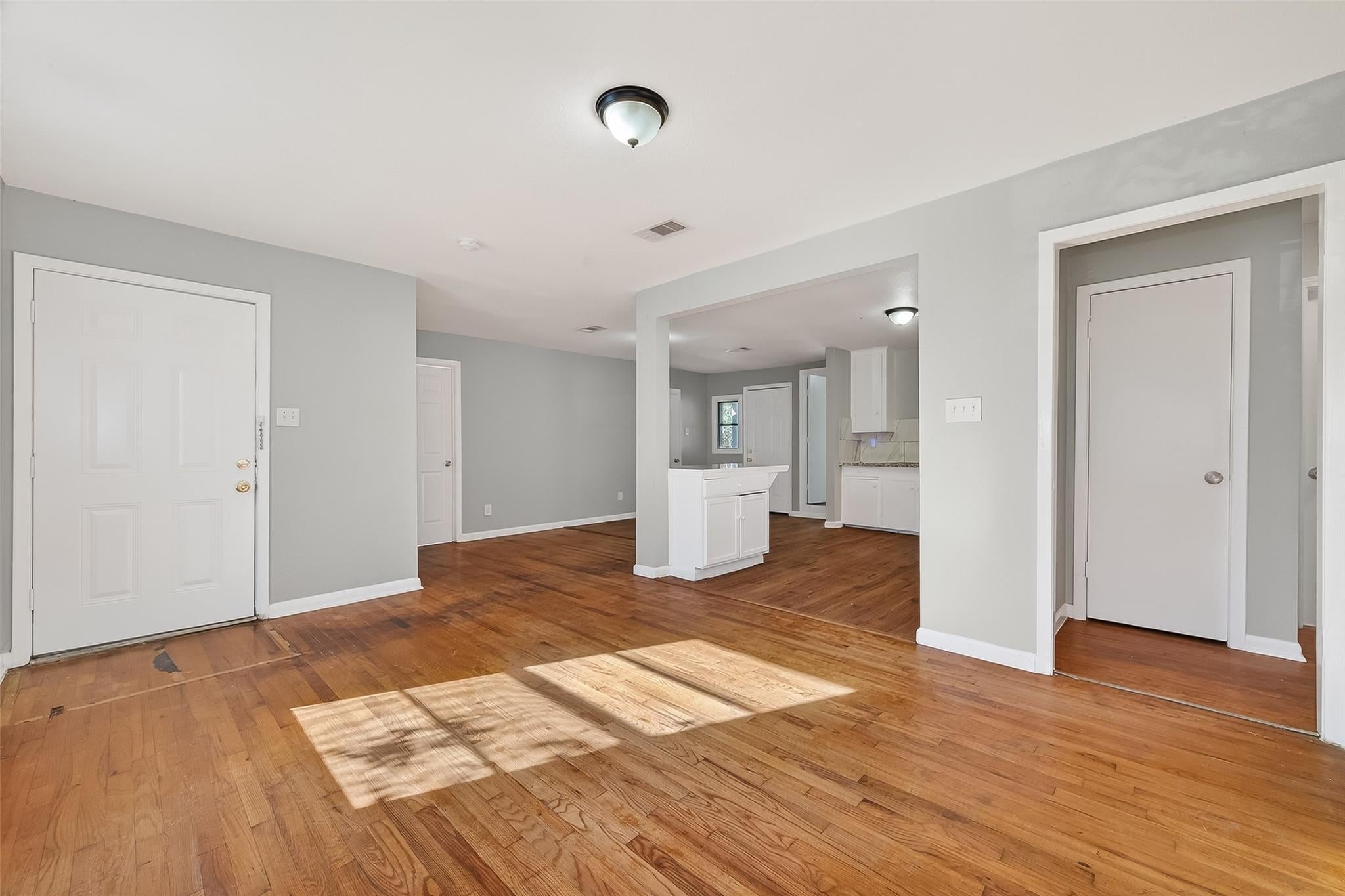 6127 Beldart St, Houston, TX 77033 photo