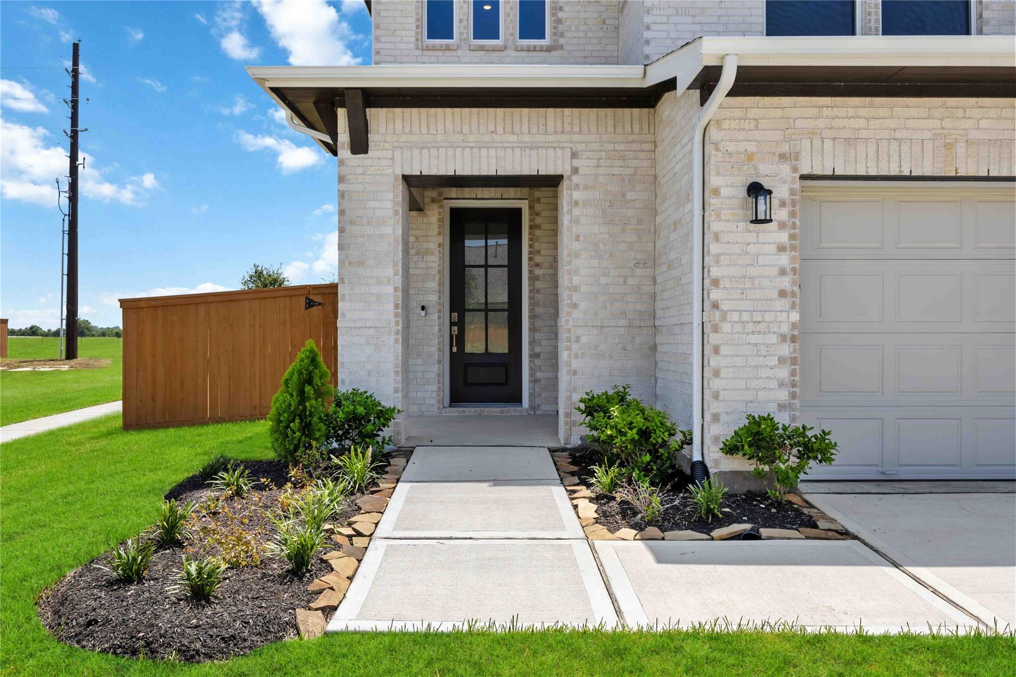 806 Mockingbird Passage Dr, Beasley, TX 77417 photo