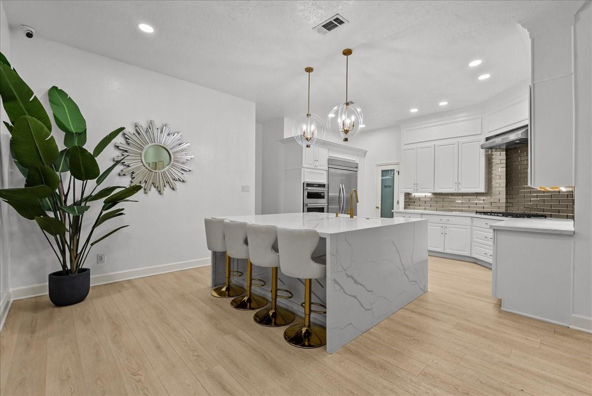 9700 Jay Rd, Hitchcock, TX 77563