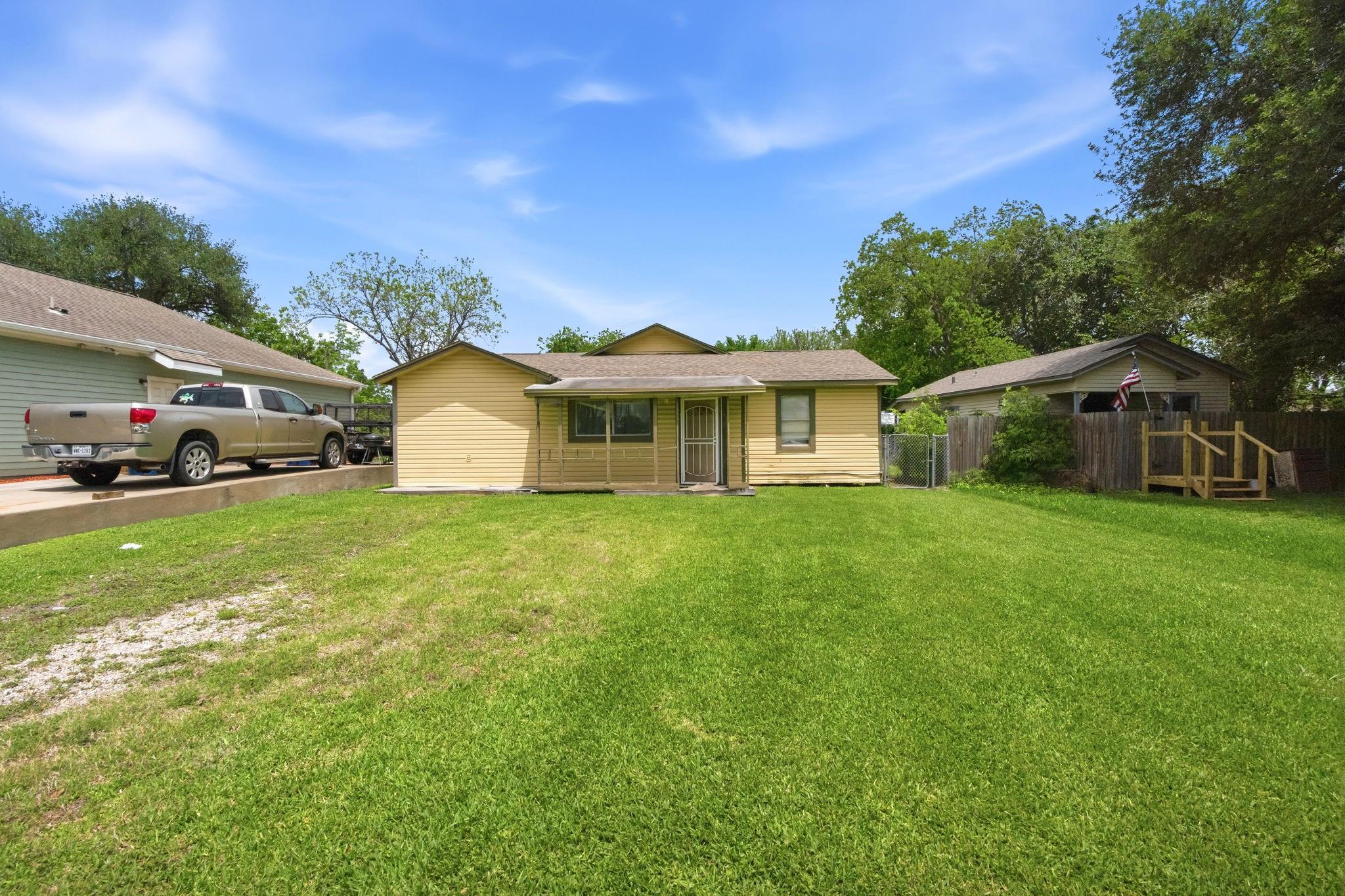 2326 12 Ave, Texas City, TX 77590