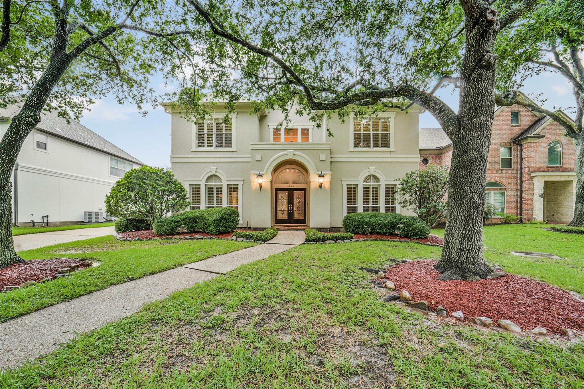 1523 Ashbury Park Dr, Houston, TX 77077
