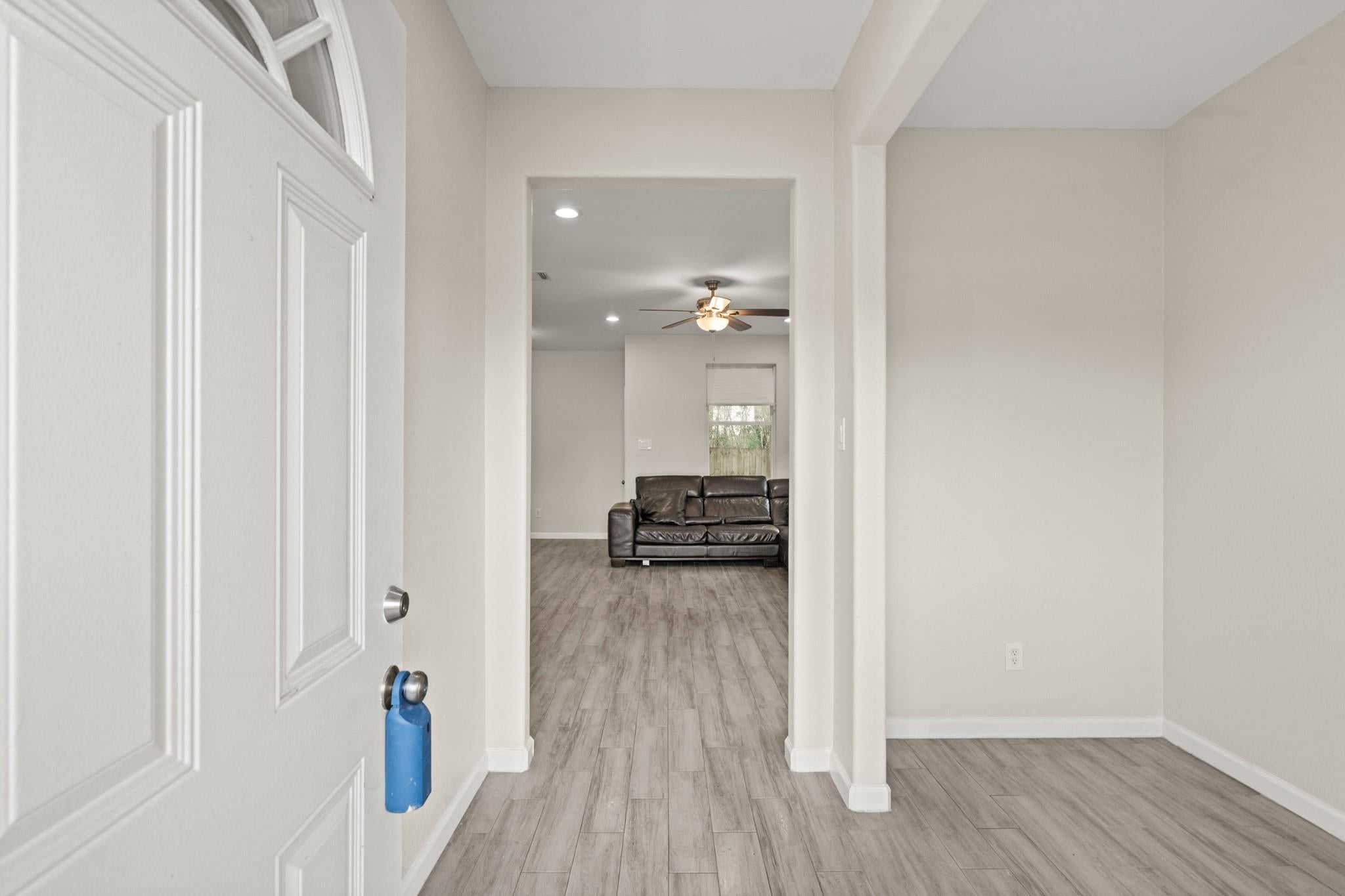 4943 Leamathew St, Houston, TX 77045 photo