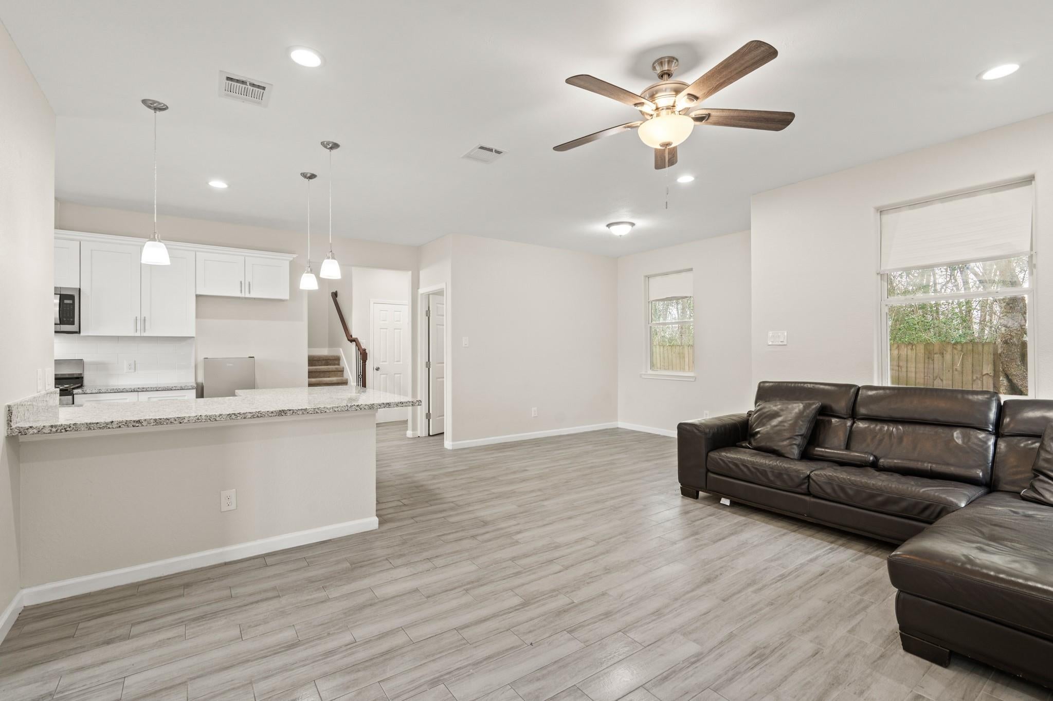 4943 Leamathew St, Houston, TX 77045 photo
