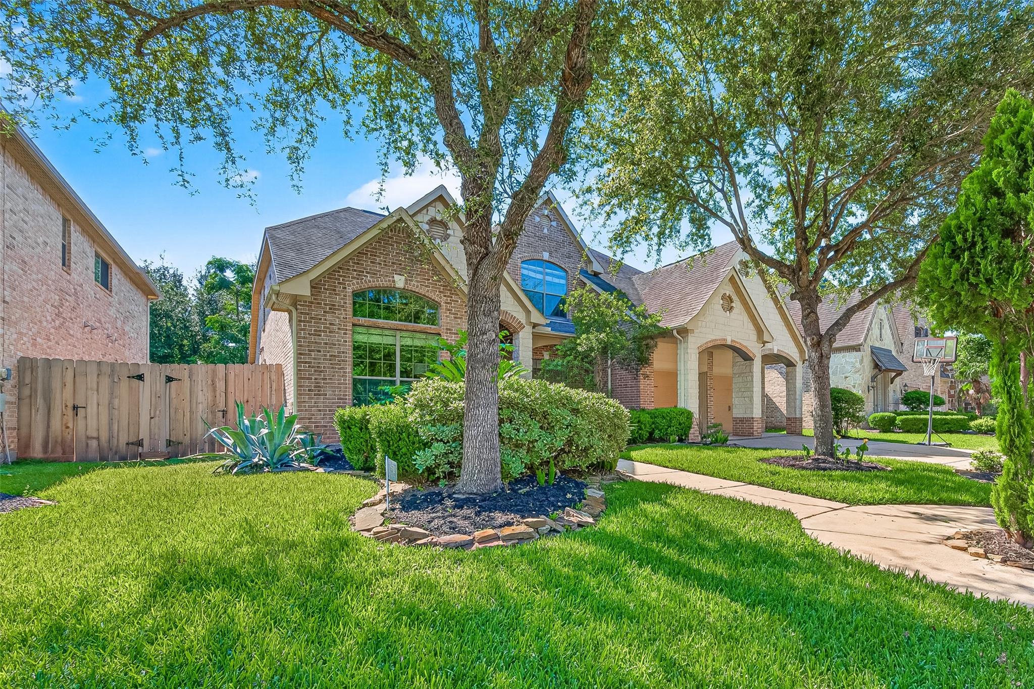 635 Doscher Ln, Sugar Land, TX 77479 photo
