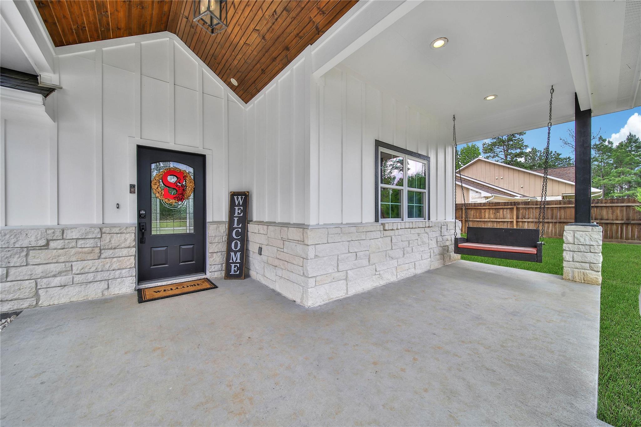 2063 White Buck Ct, Cleveland, TX 77328 photo