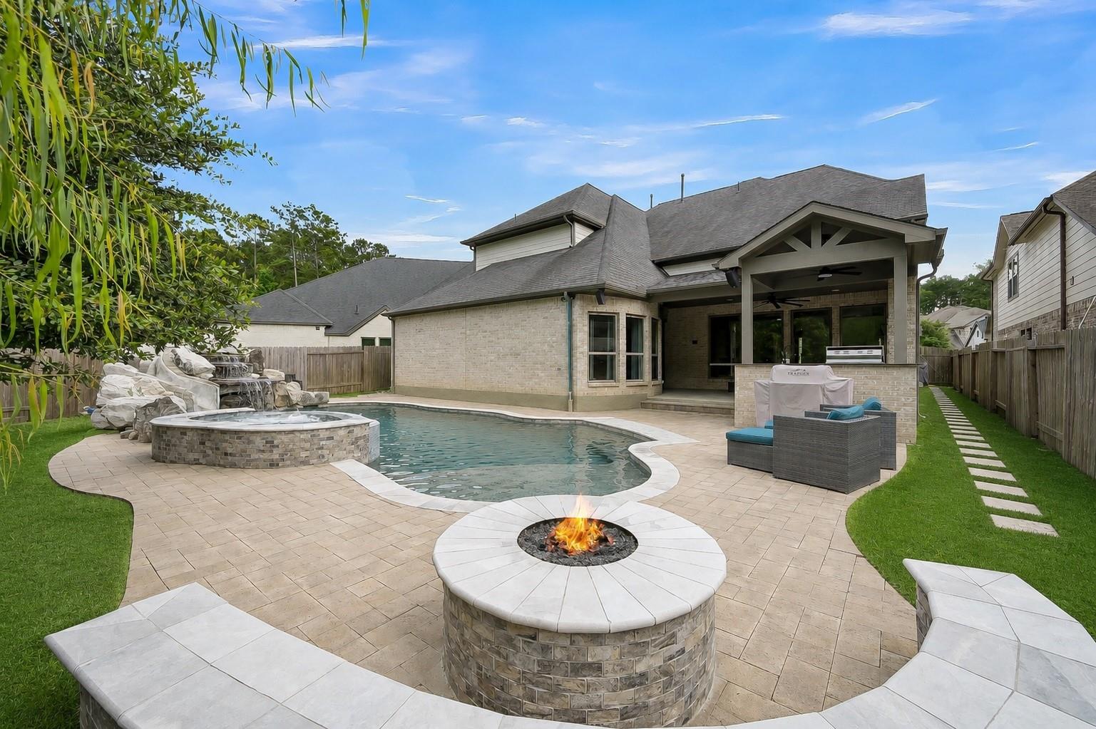 275 Bronze View Dr, Montgomery, TX 77316 photo