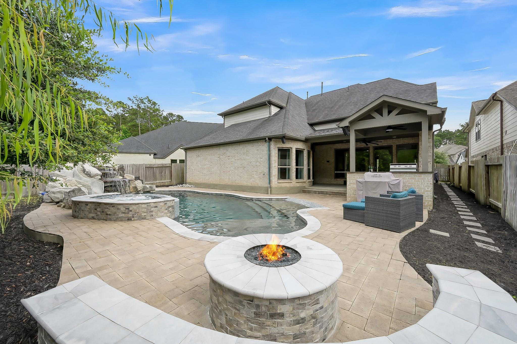 275 Bronze View Dr, Montgomery, TX 77316 photo