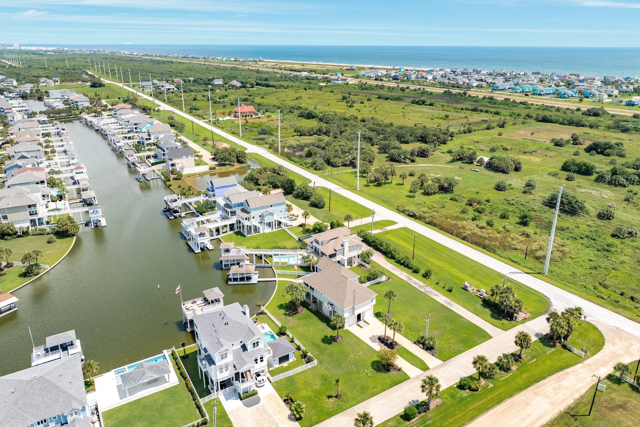 3635 Cove Ln, Galveston, TX 77554 photo