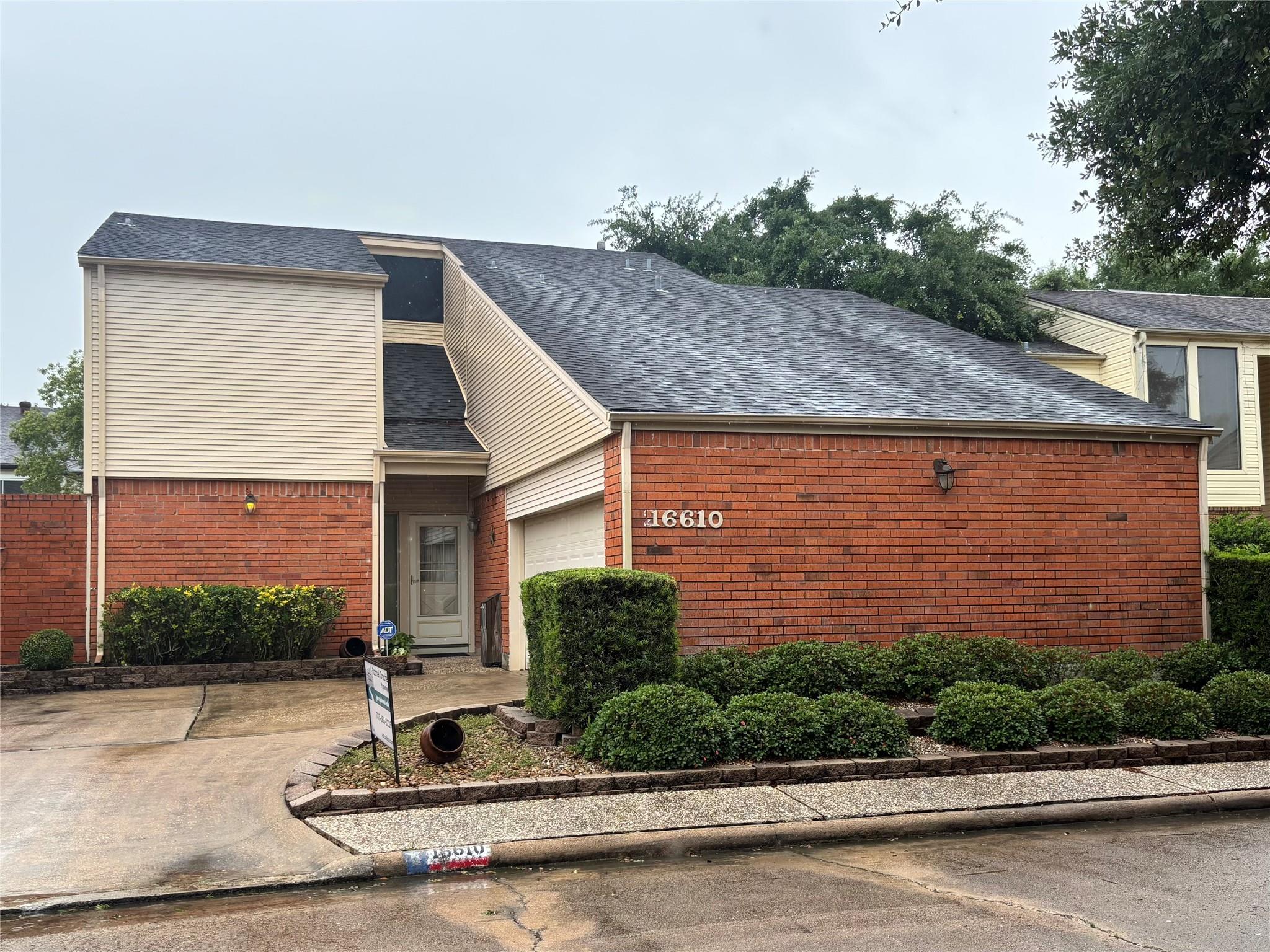 16610 Bentshire Way, Houston, TX 77058 photo