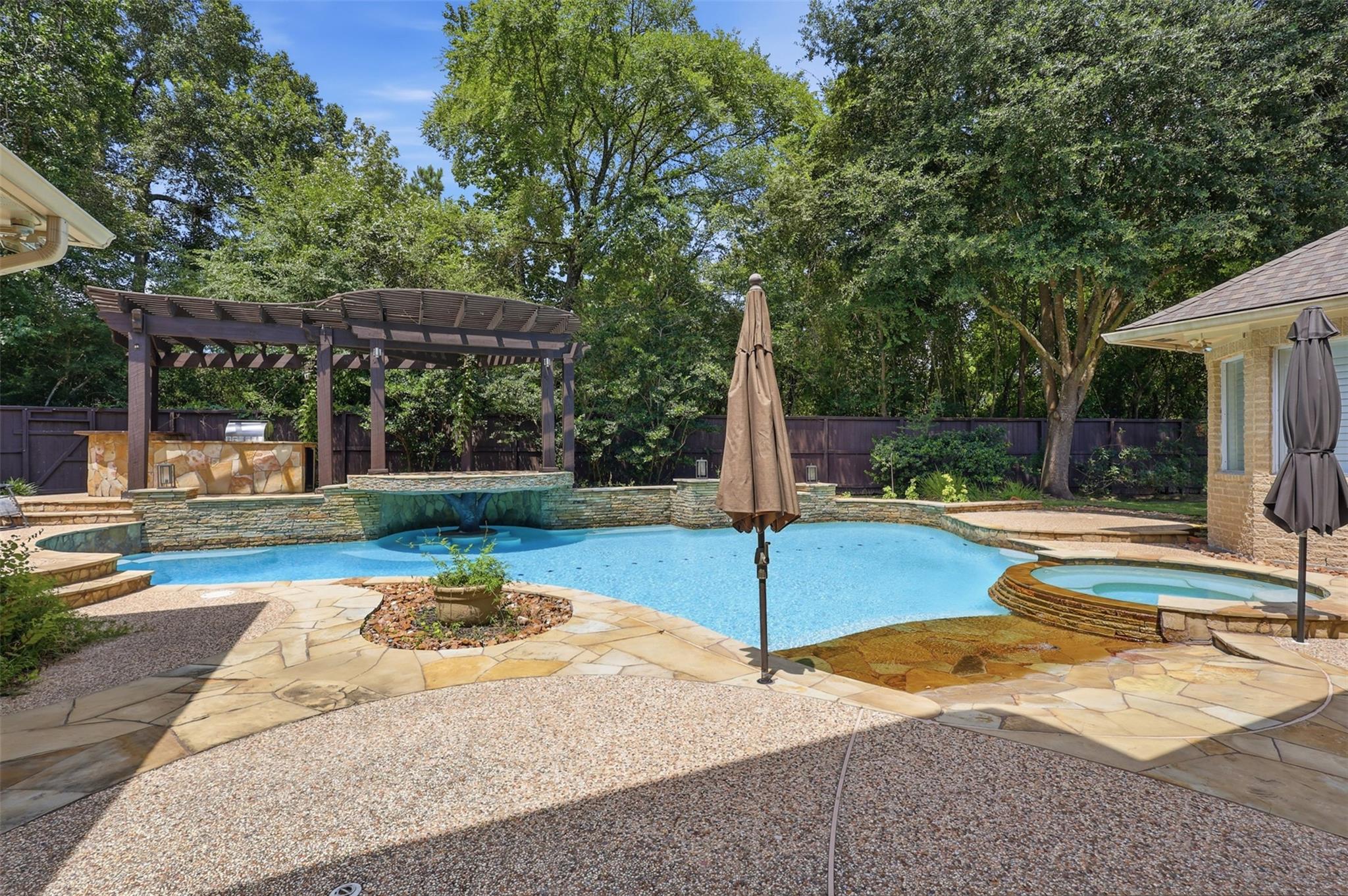 74 W Thymewood Pl, The Woodlands, TX 77382 photo