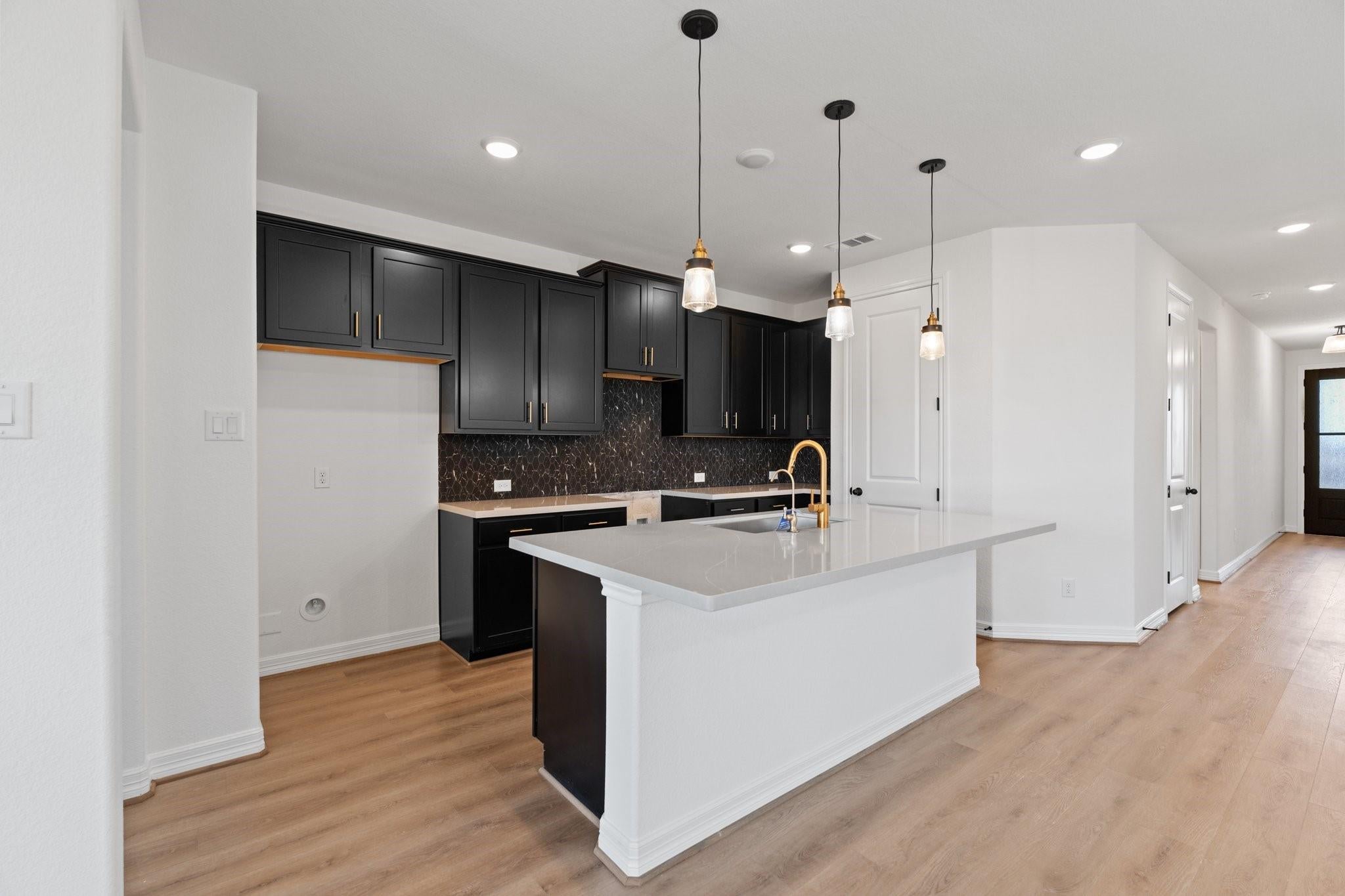 14814 Mission Ave, Mont Belvieu, TX 77523 photo