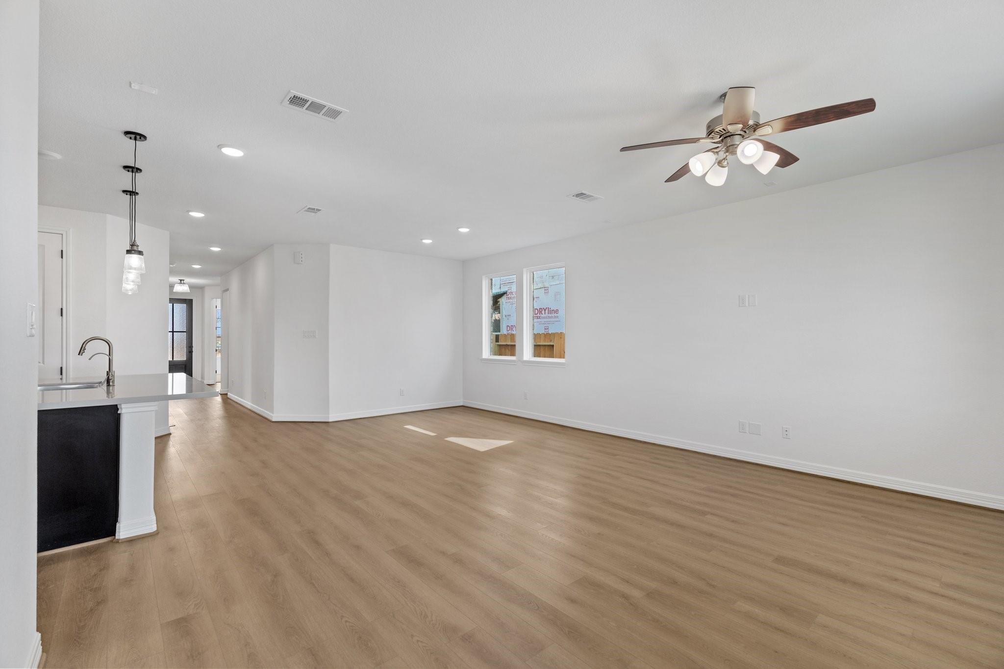 14814 Mission Ave, Mont Belvieu, TX 77523 photo