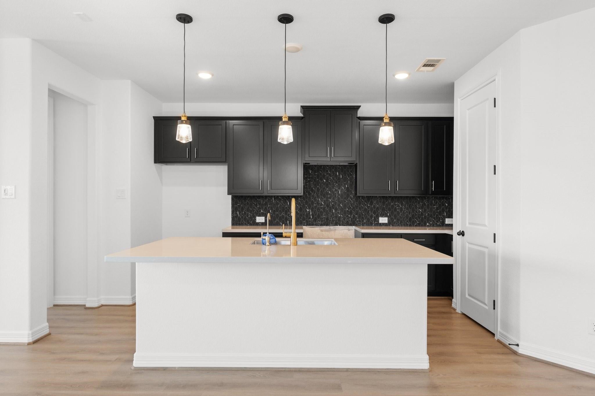 14814 Mission Ave, Mont Belvieu, TX 77523 photo