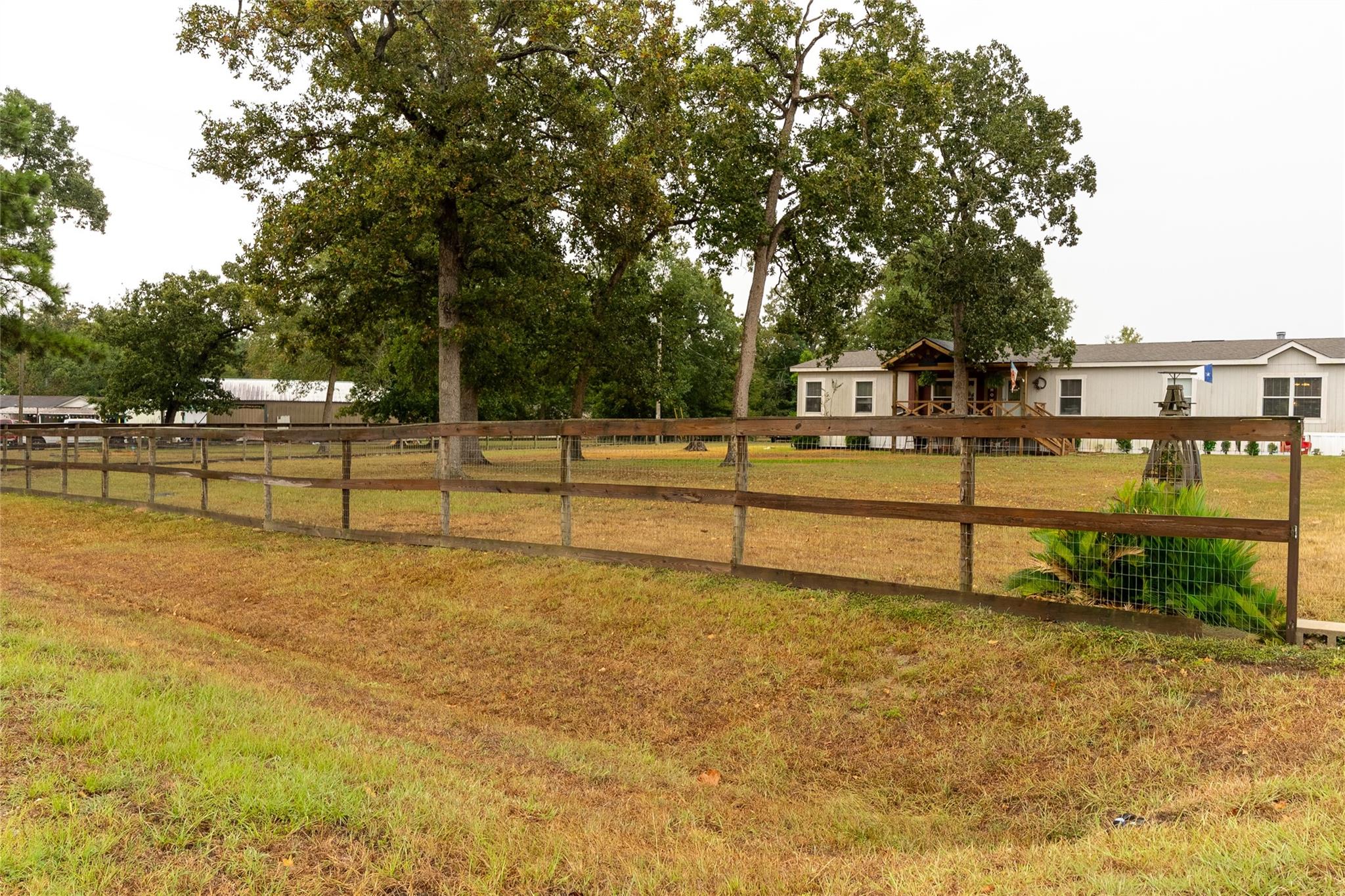 11746 E Small Oak Ln, Willis, TX 77378 photo