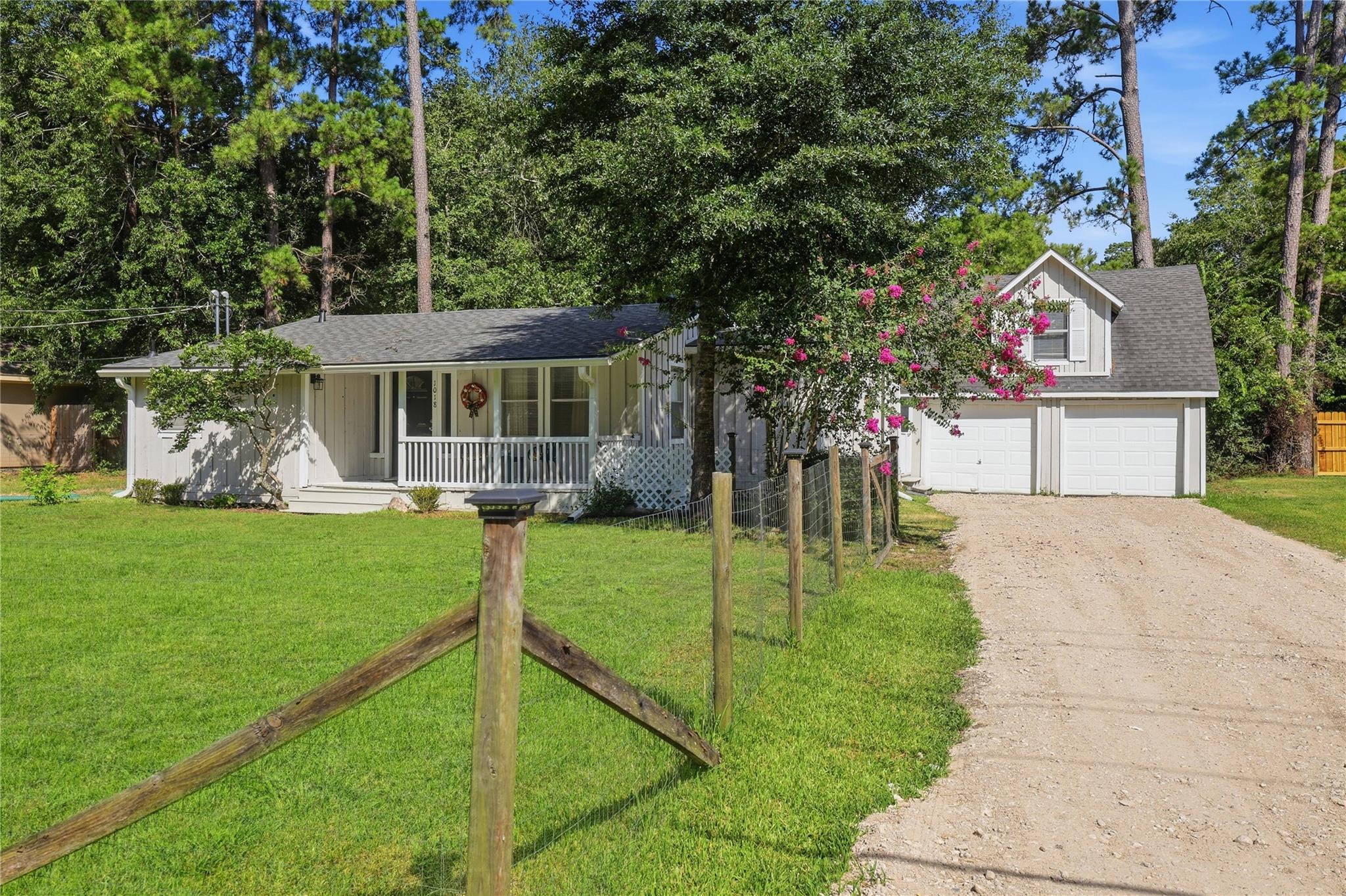1018 Shawnee Dr, Conroe, TX 77316