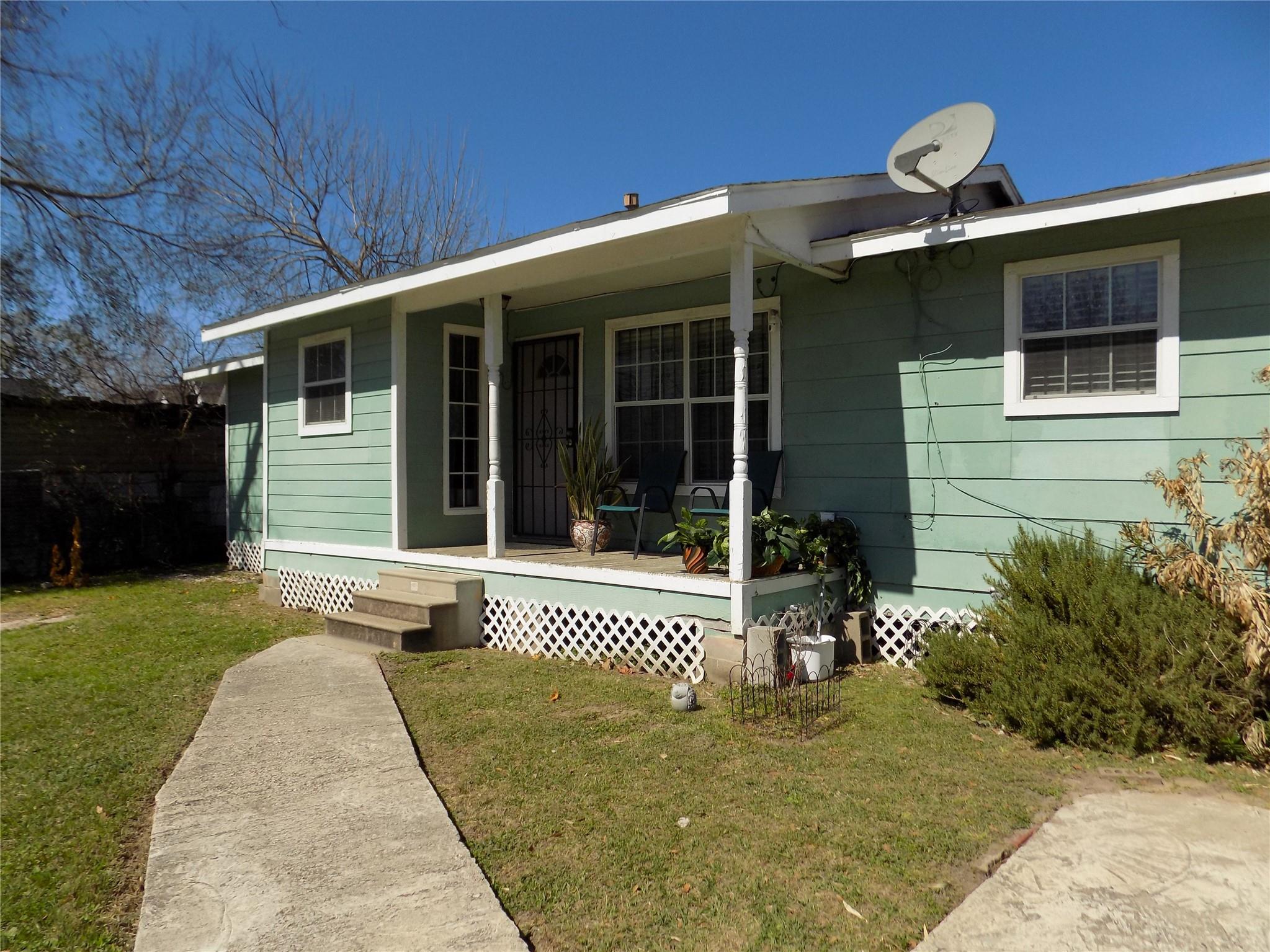 5016 Creekmont Dr, Houston, TX 77091 photo