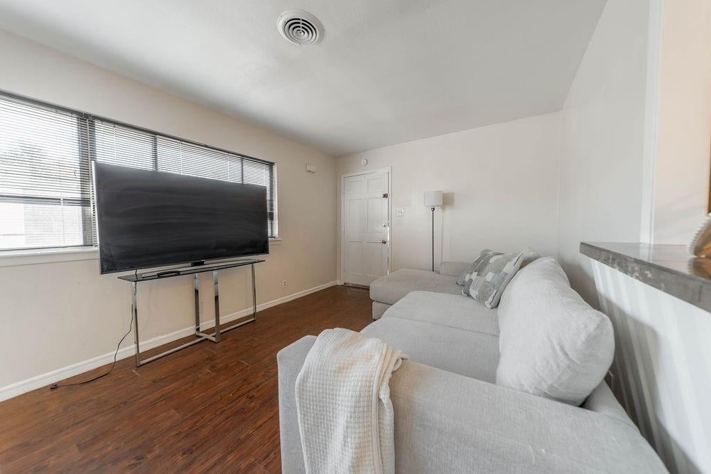 4723 Merwin St, Houston, TX 77027 photo