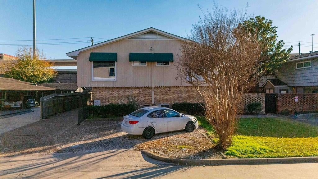 4723 Merwin St, Houston, TX 77027