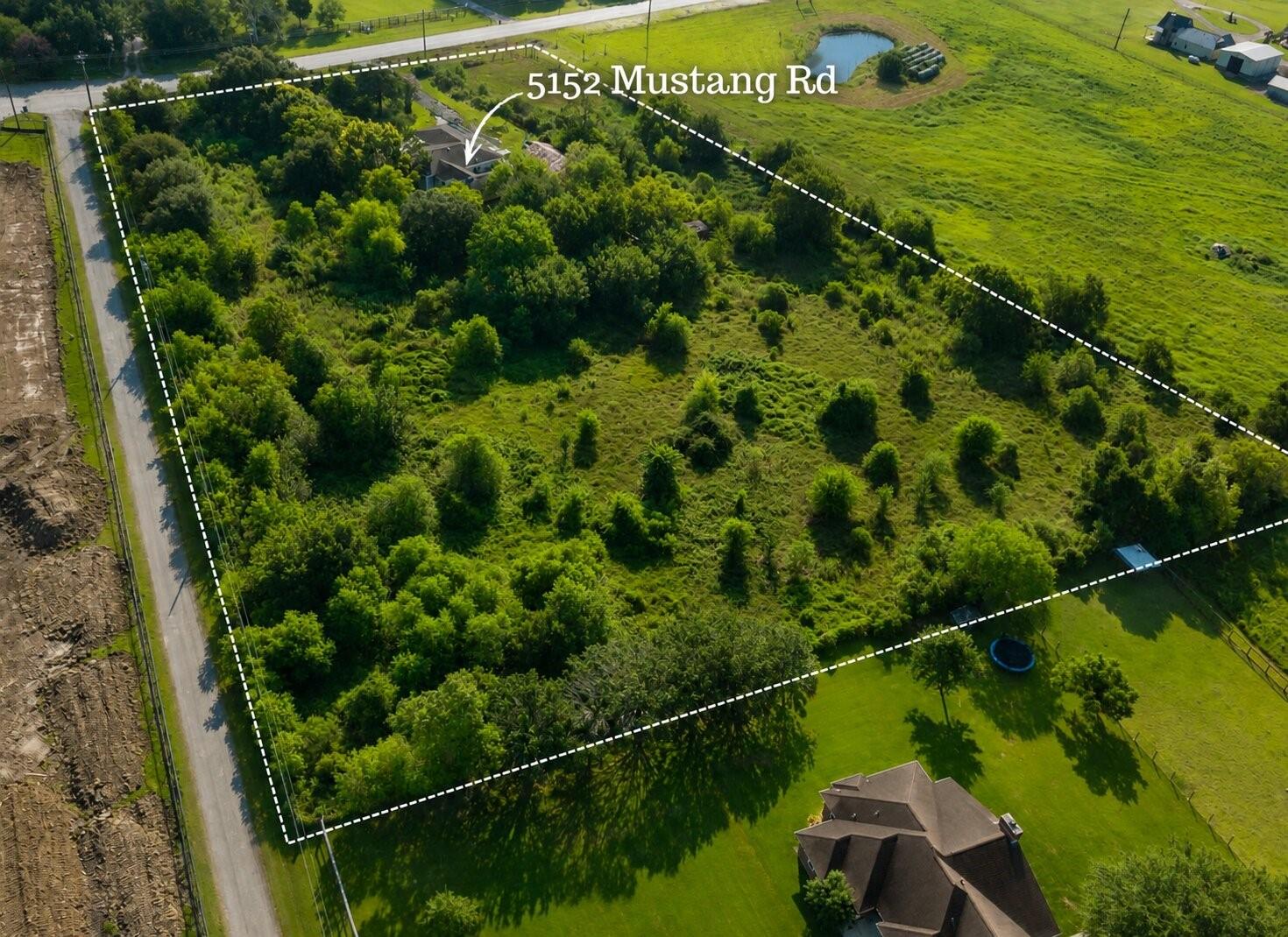 5152 Mustang Rd, Alvin, TX 77511 photo