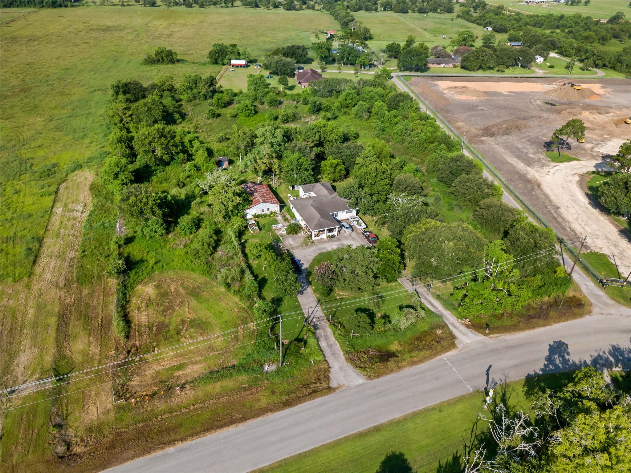 5152 Mustang Rd, Alvin, TX 77511 photo