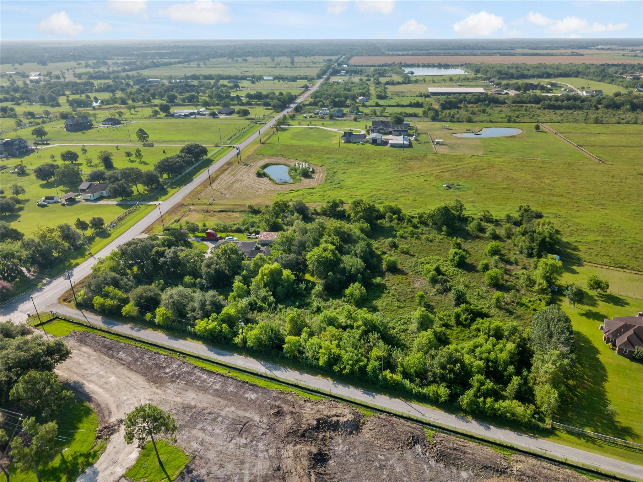 5152 Mustang Rd, Alvin, TX 77511 photo
