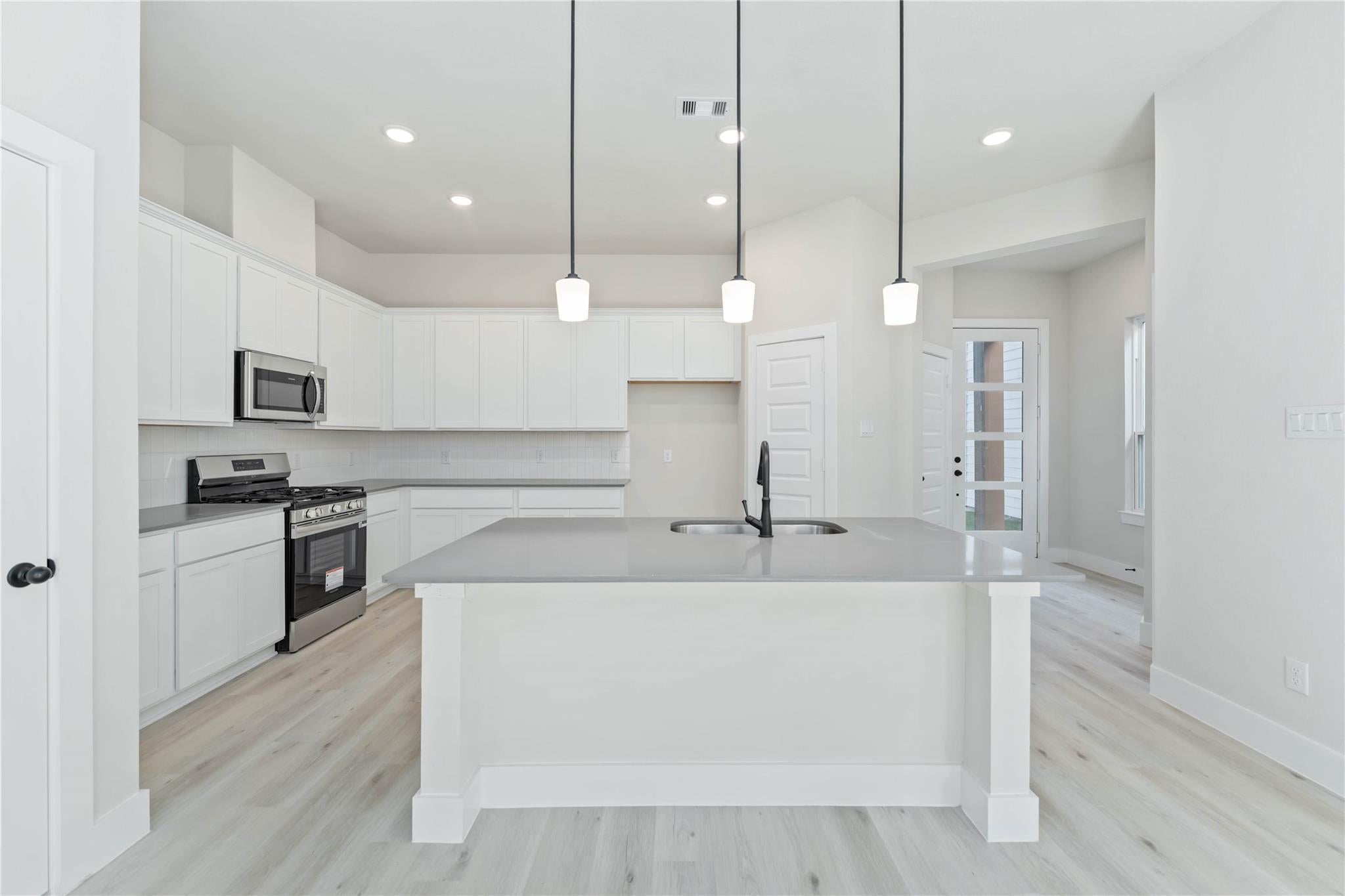 3010 La Rambla Dr, Houston, TX 77047 photo