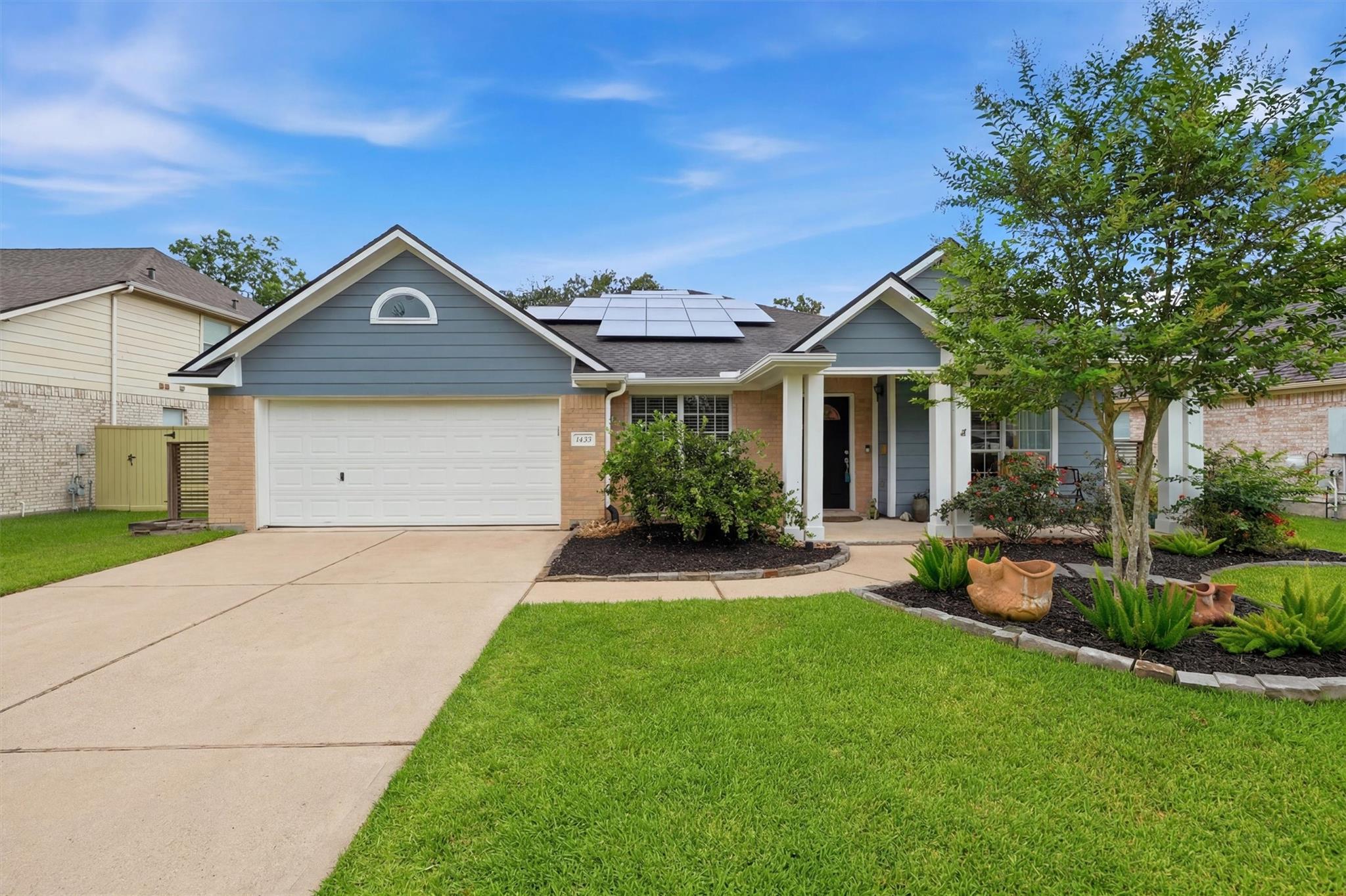 1433 Cottage Cove Ct, Seabrook, TX 77586 photo