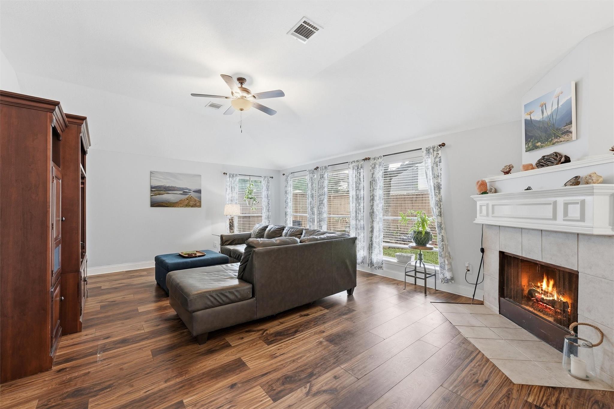 1433 Cottage Cove Ct, Seabrook, TX 77586