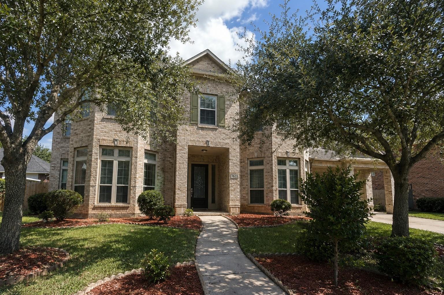 7611 Herndon Pl, Sugar Land, TX 77479