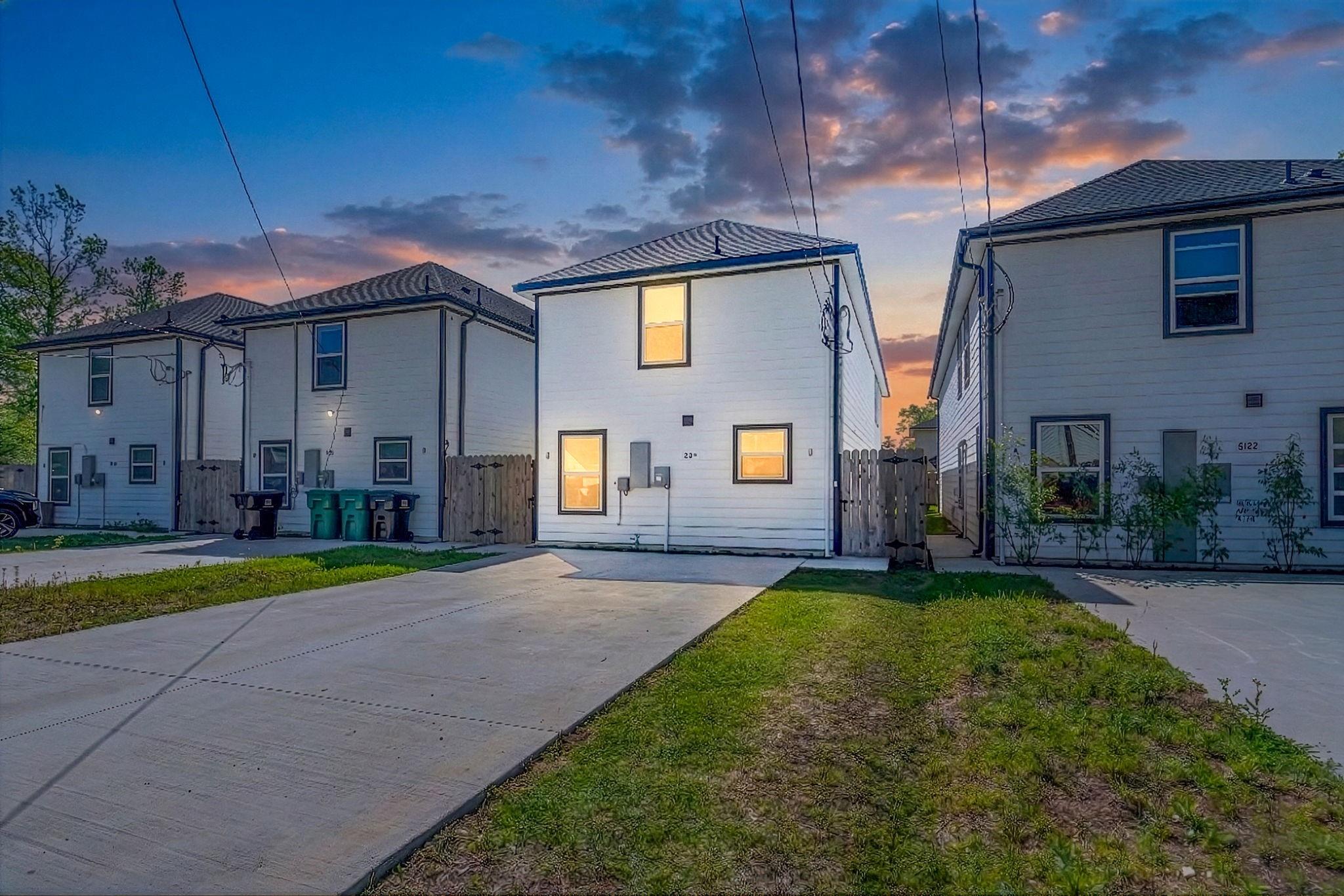 8124 Sterlingshire St, Houston, TX 77078