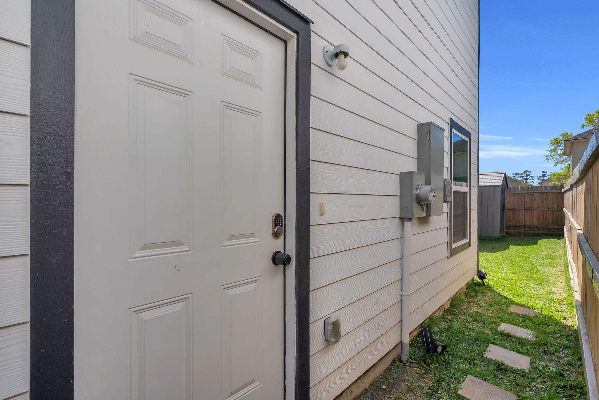8124 Sterlingshire St #AND B, Houston, TX 77078 photo