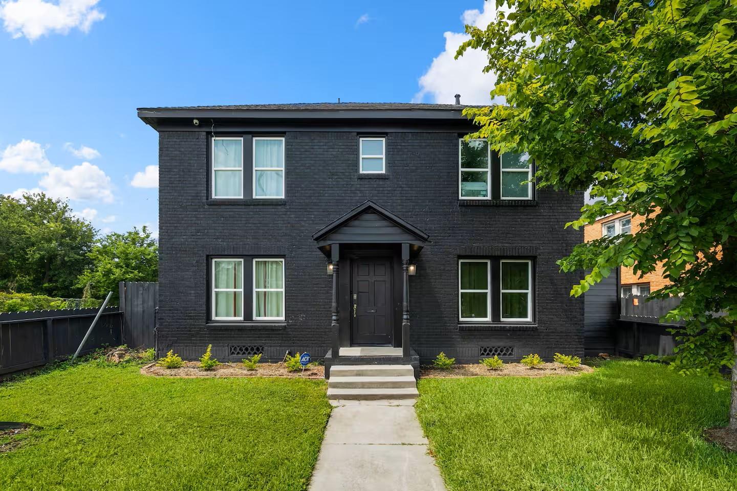 2724 Southmore Blvd, Houston, TX 77004