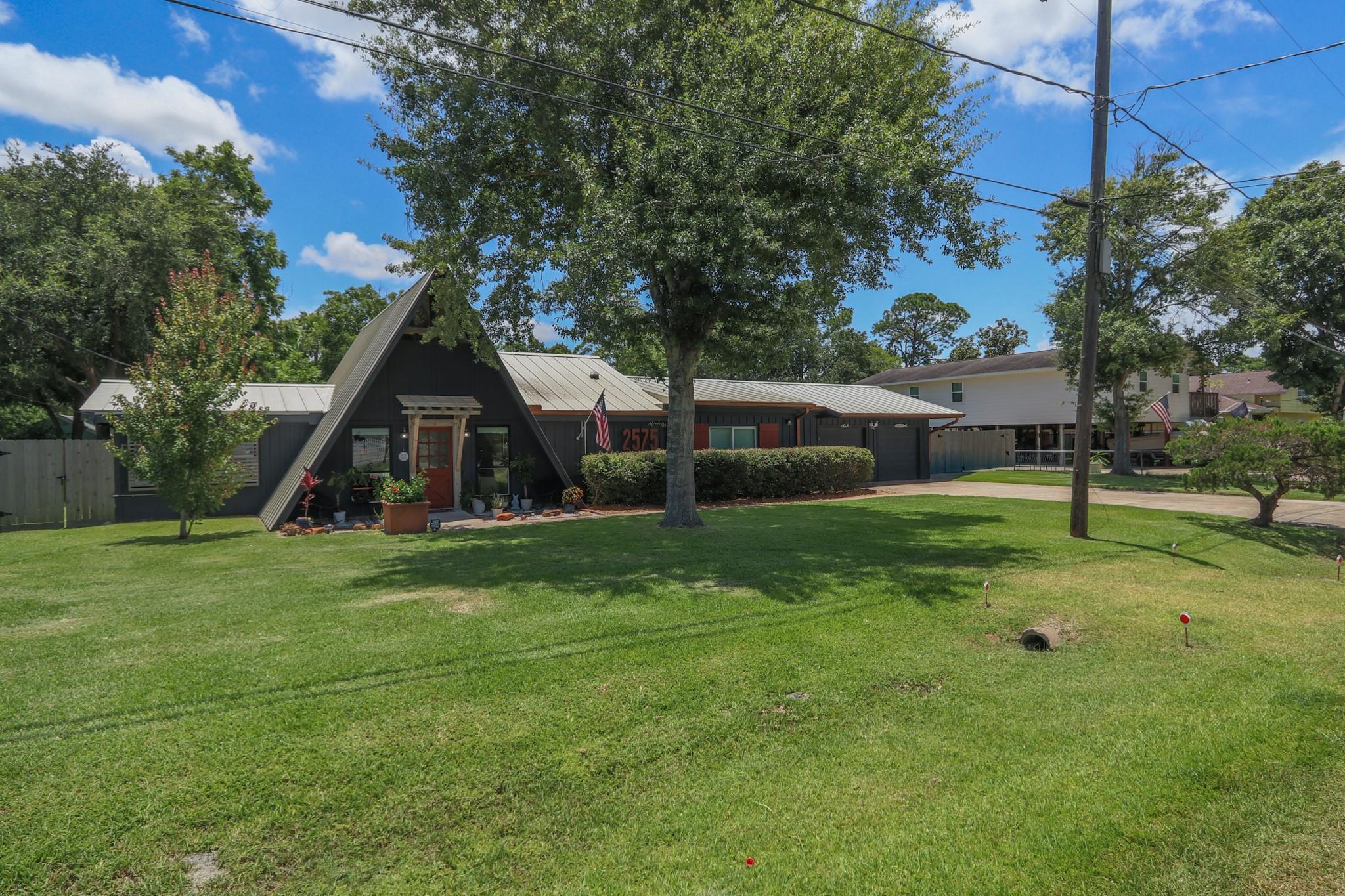 2575 Cliff Dr, Dickinson, TX 77539 photo