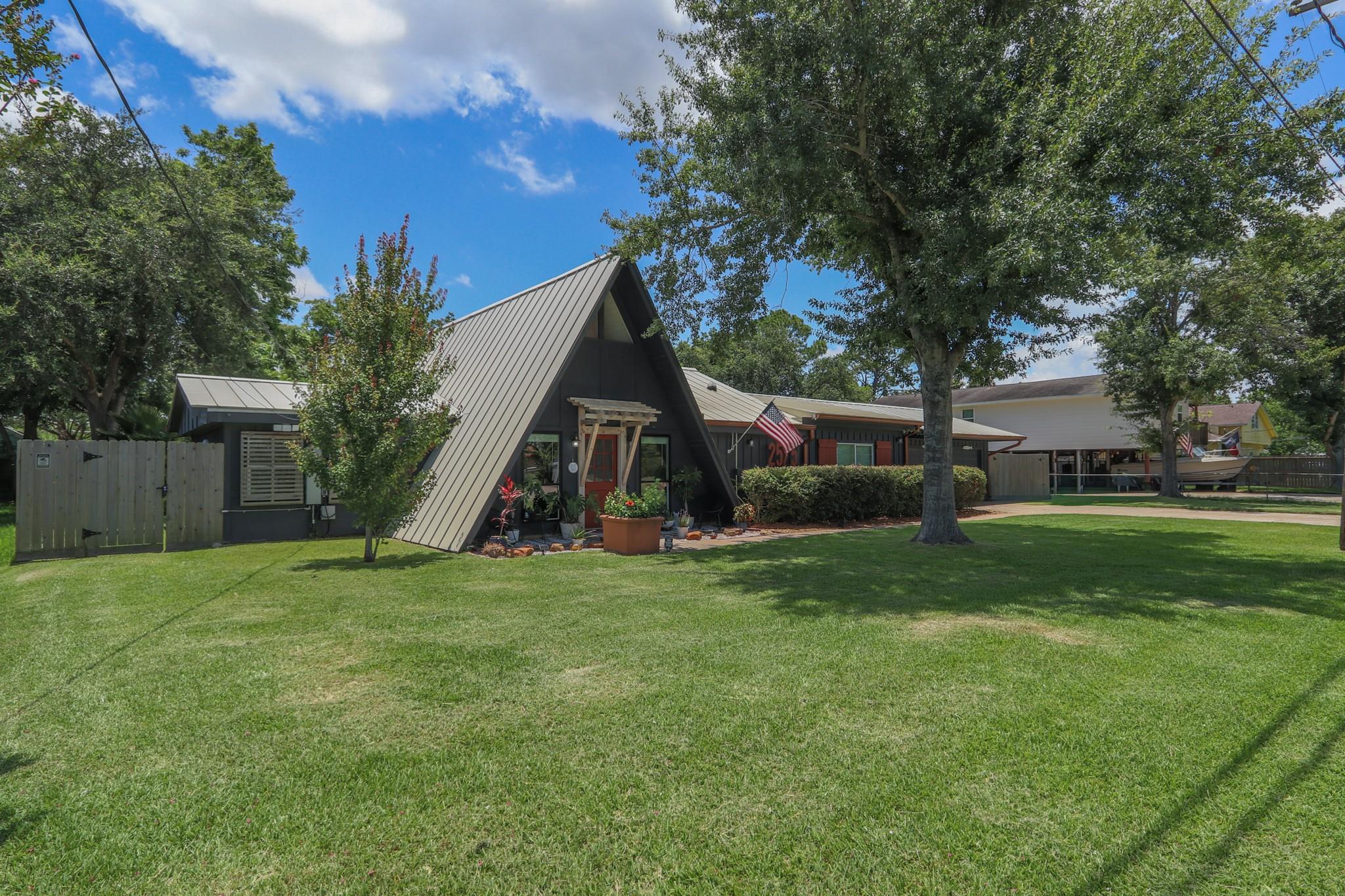 2575 Cliff Dr, Dickinson, TX 77539 photo