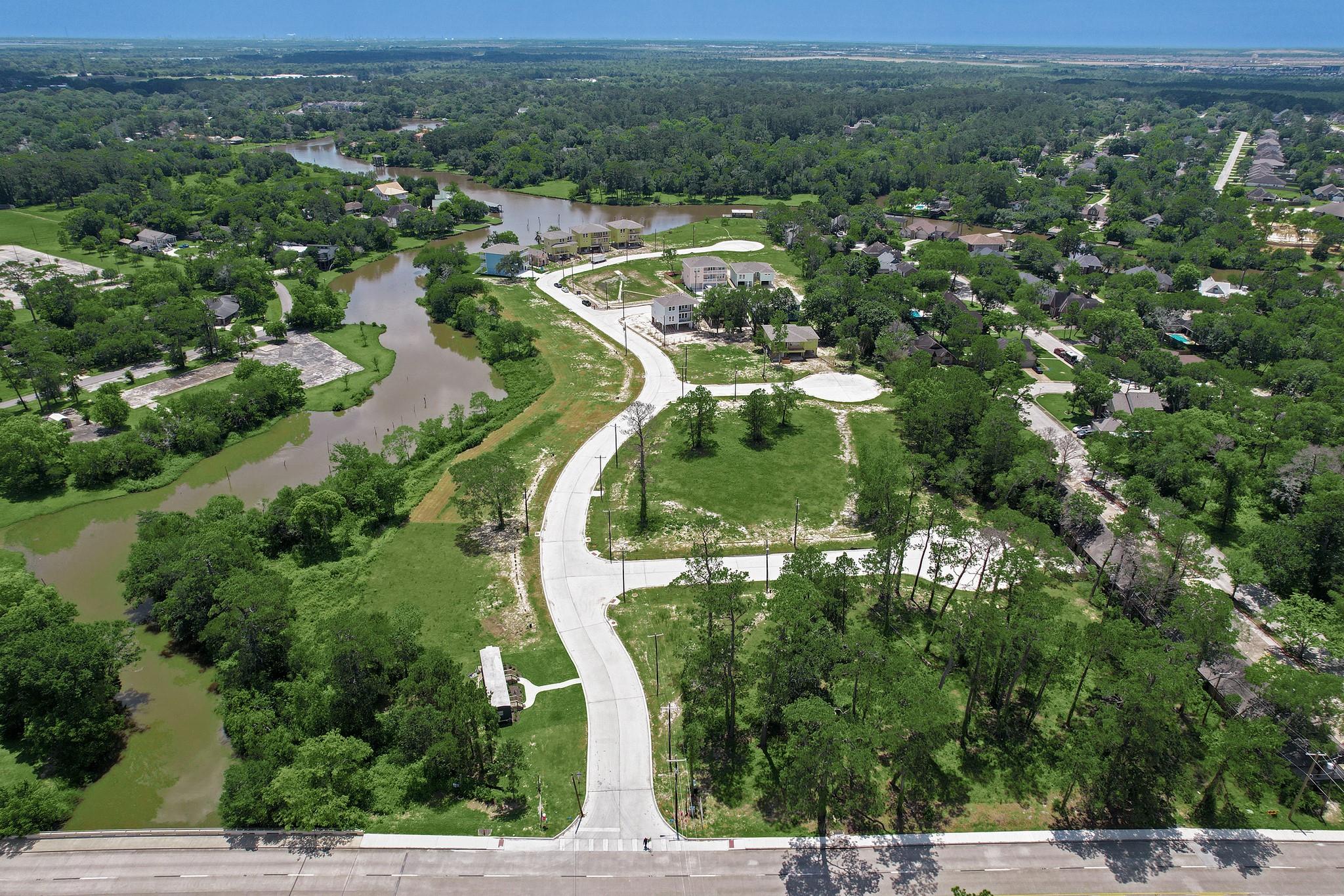 3921 Peacock Isle Dr, Dickinson, TX 77539 photo