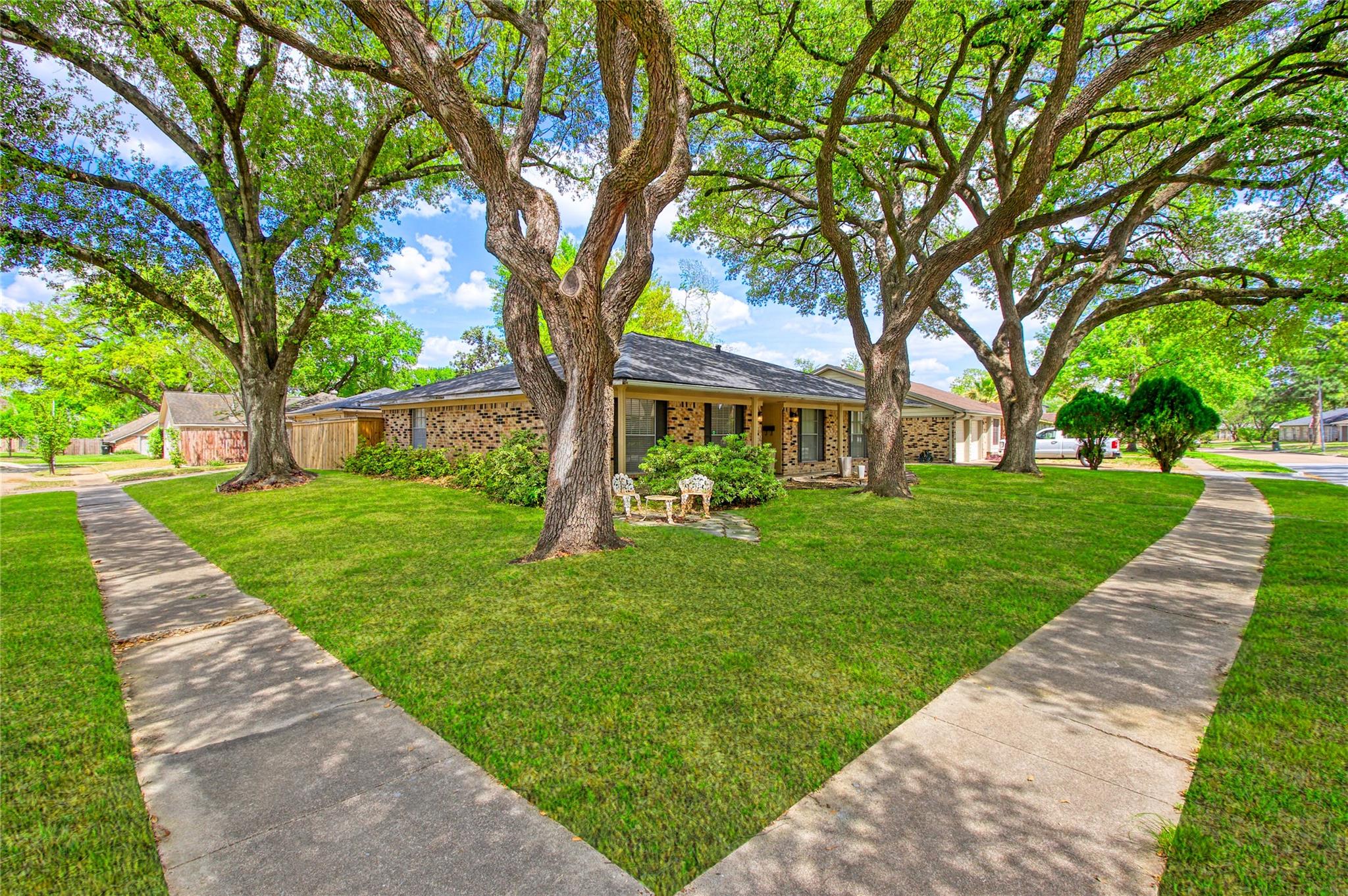 5826 Autumn Forest Dr, Houston, TX 77092 photo