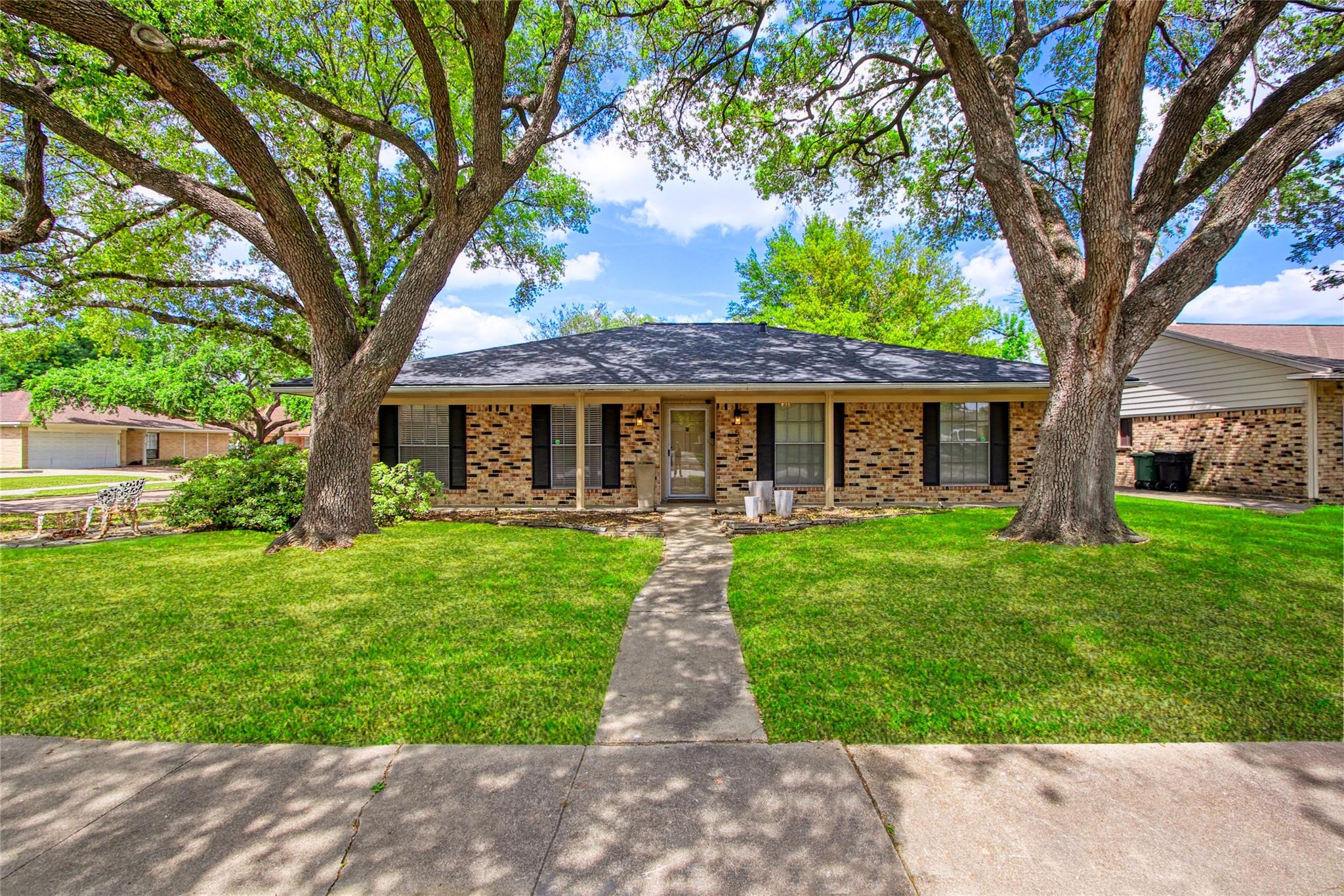 5826 Autumn Forest Dr, Houston, TX 77092