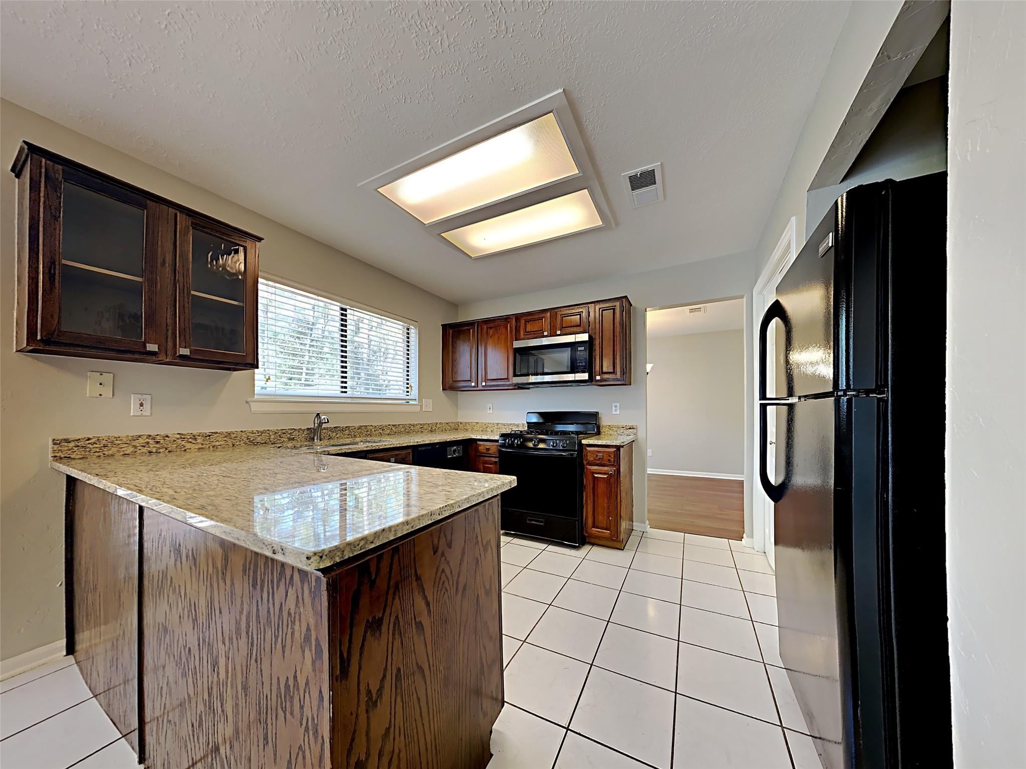 158 E Pathfinders Cir, The Woodlands, TX 77381 photo
