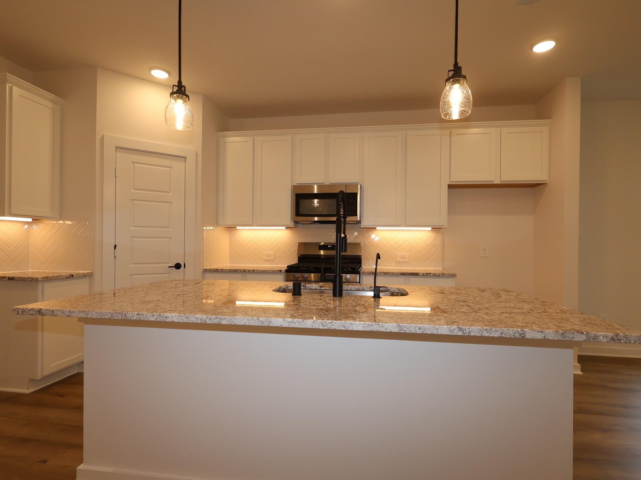 318 Birch Blossom Path, Magnolia, TX 77354 photo