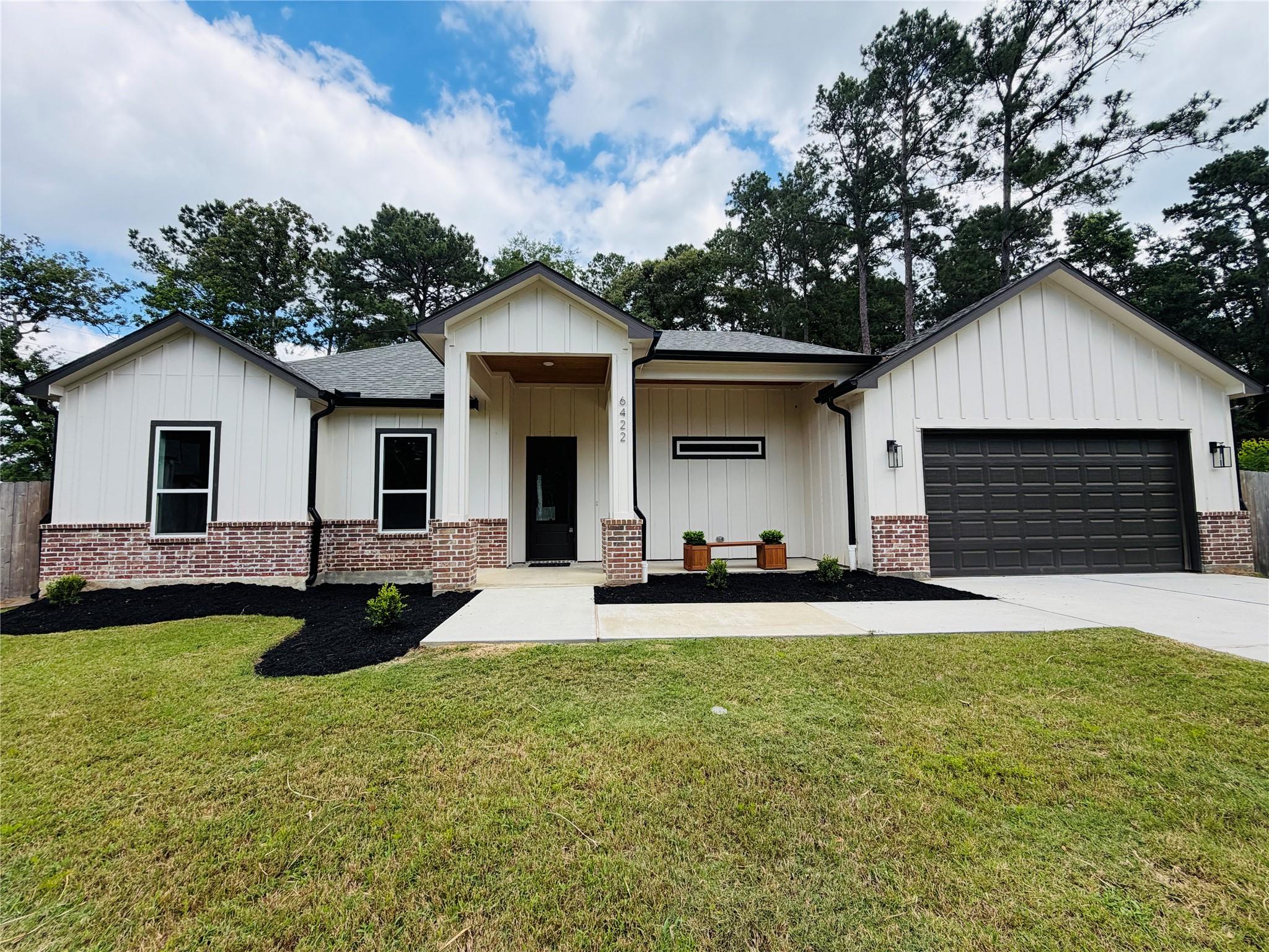 6422 Sugar Bush Dr, Magnolia, TX 77354
