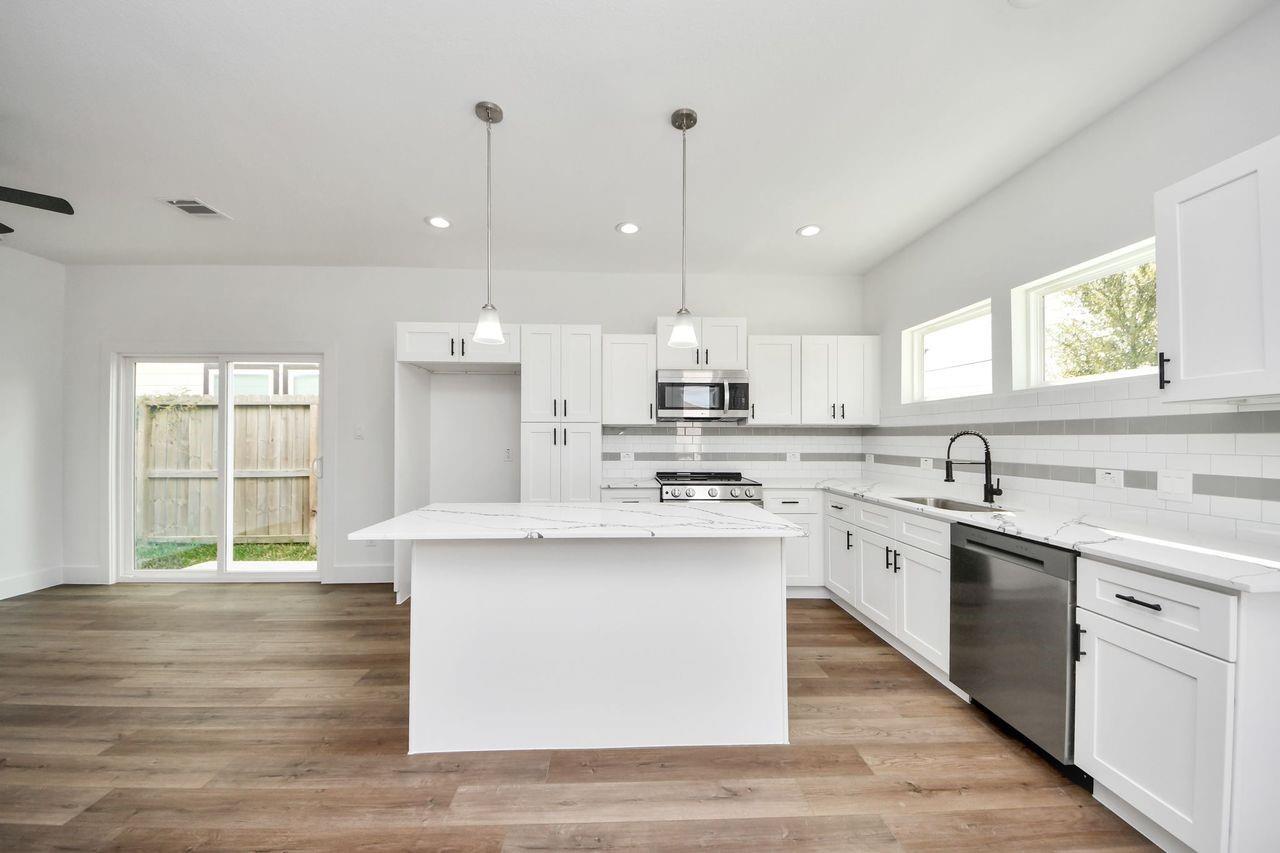 6616 Apollo St, Houston, TX 77091 photo